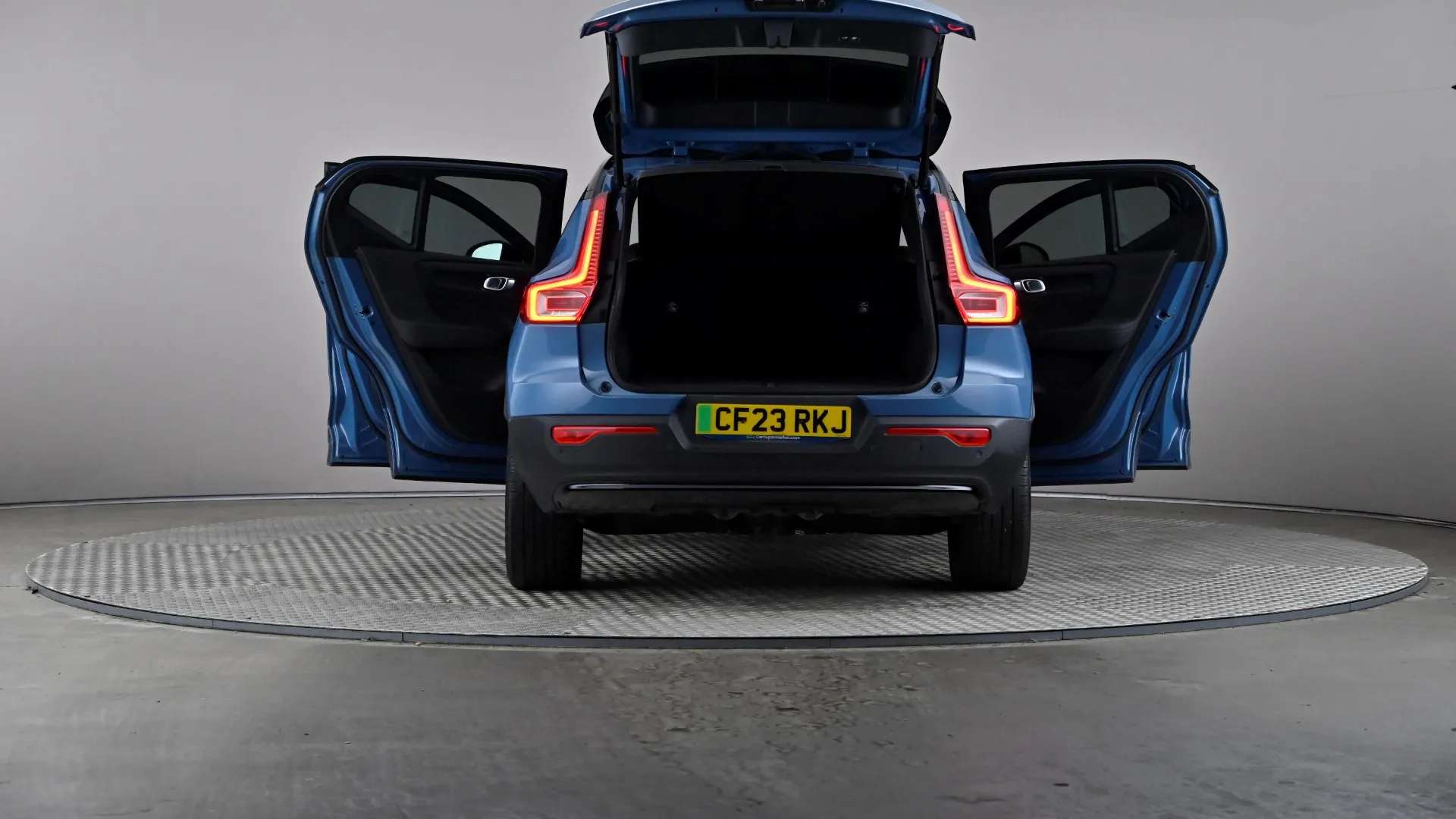 2023 VOLVO XC40 2023 VOLVO XC40