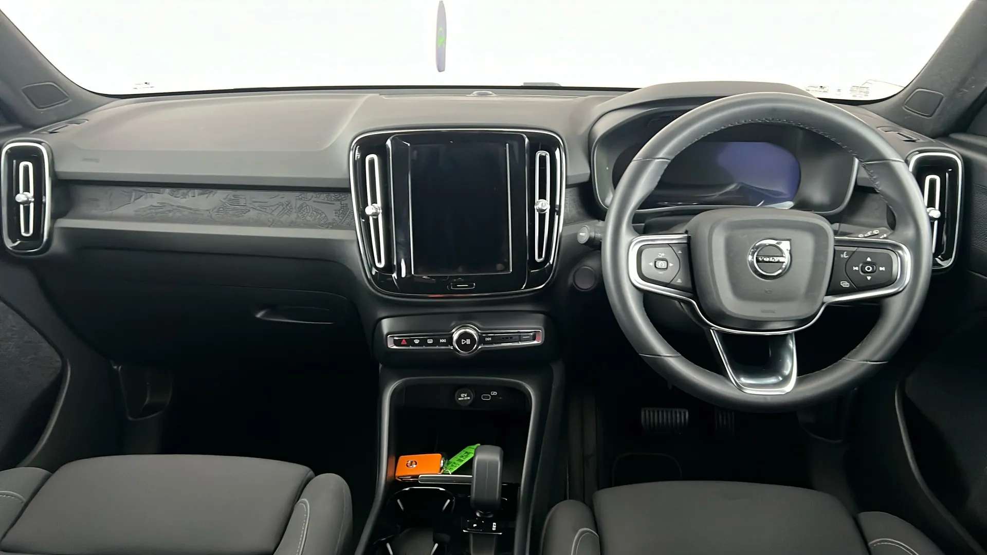 2023 VOLVO XC40 2023 VOLVO XC40