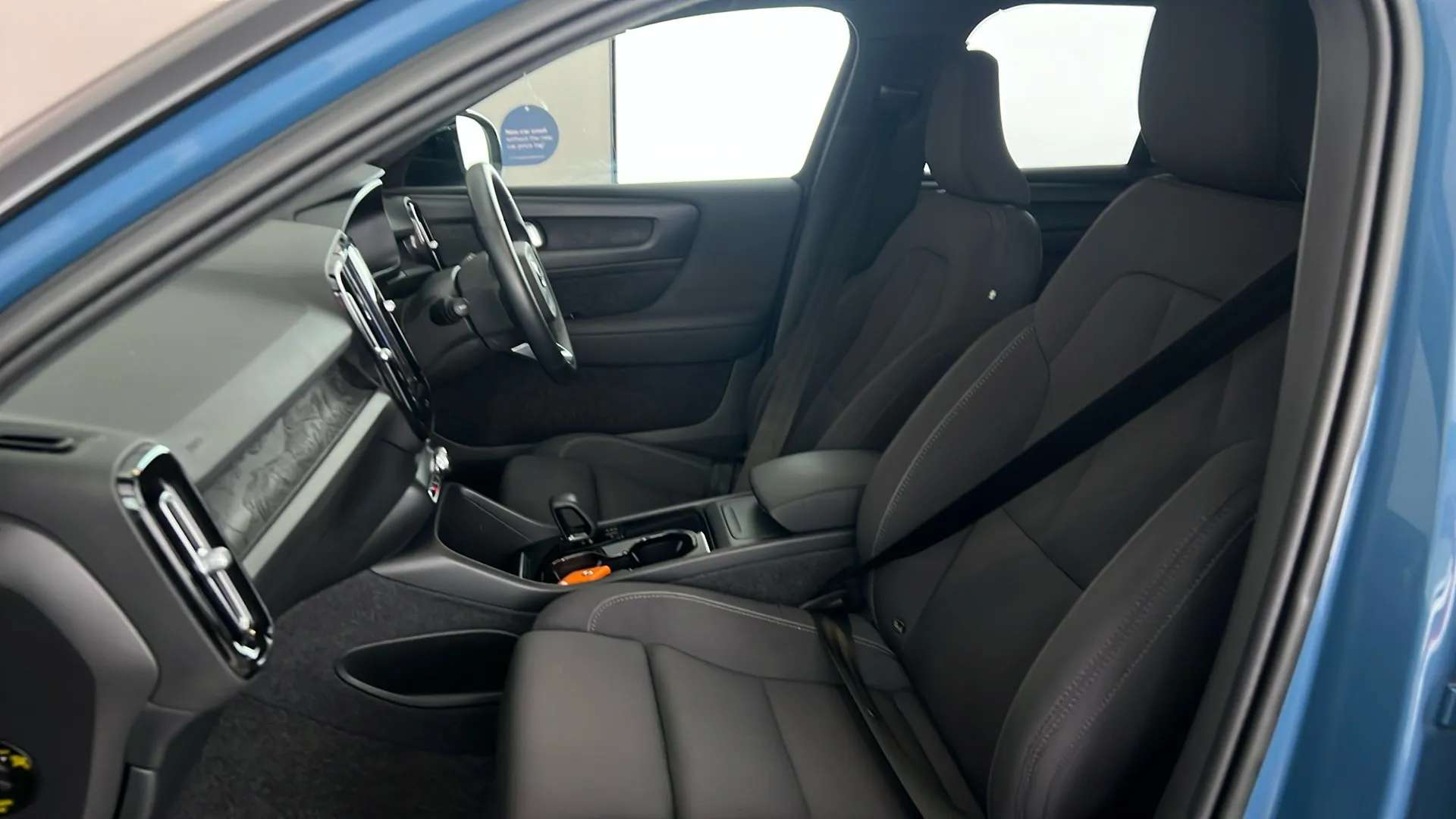 2023 VOLVO XC40 2023 VOLVO XC40