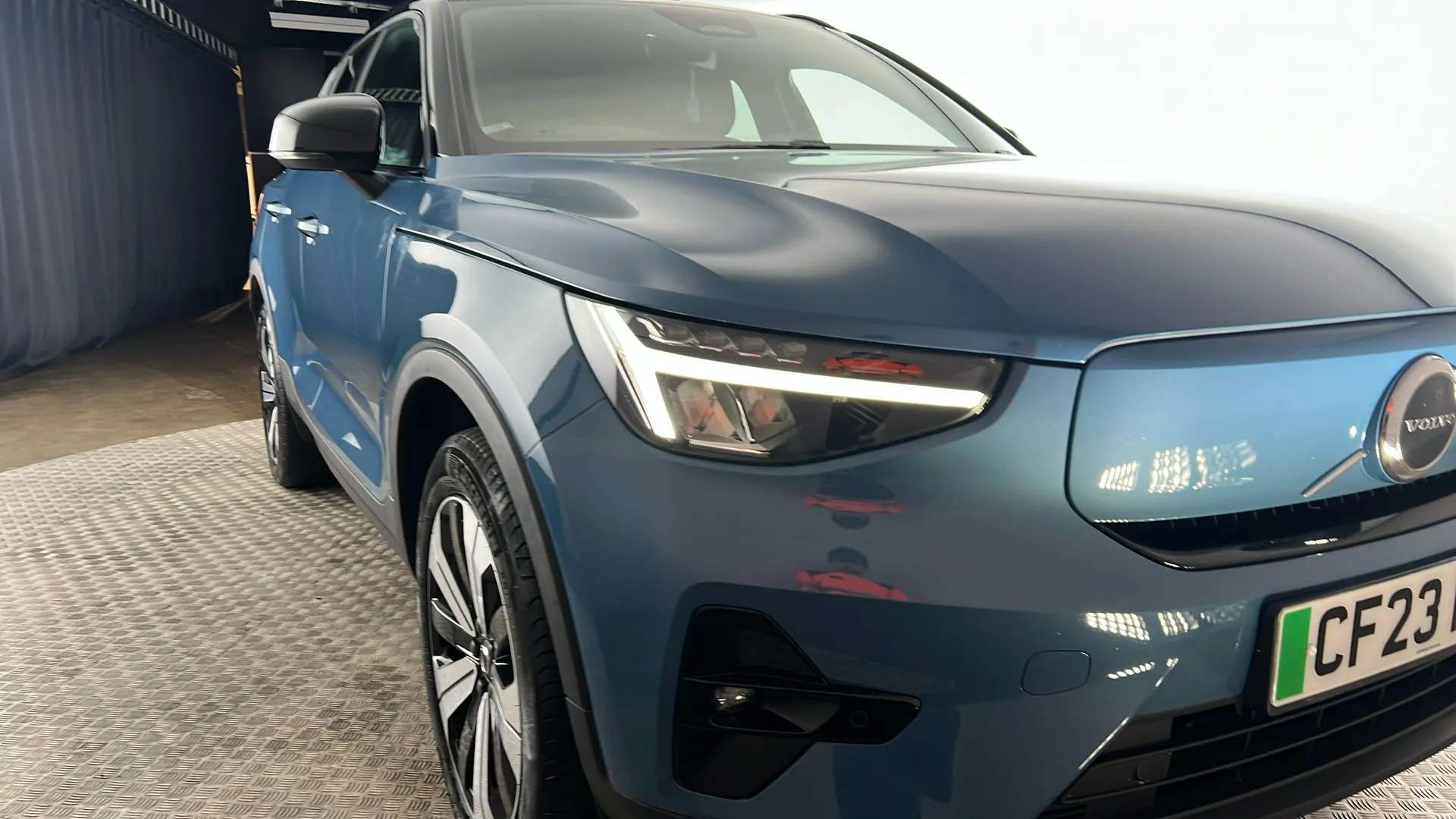2023 VOLVO XC40 2023 VOLVO XC40