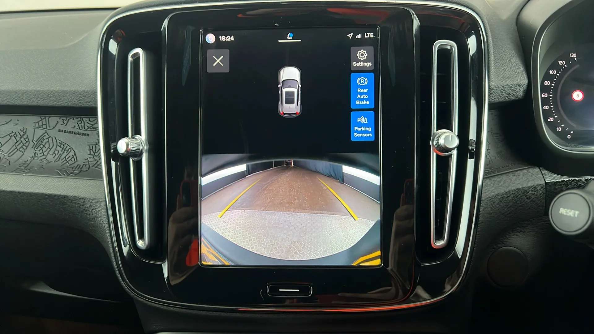 2023 VOLVO XC40 2023 VOLVO XC40