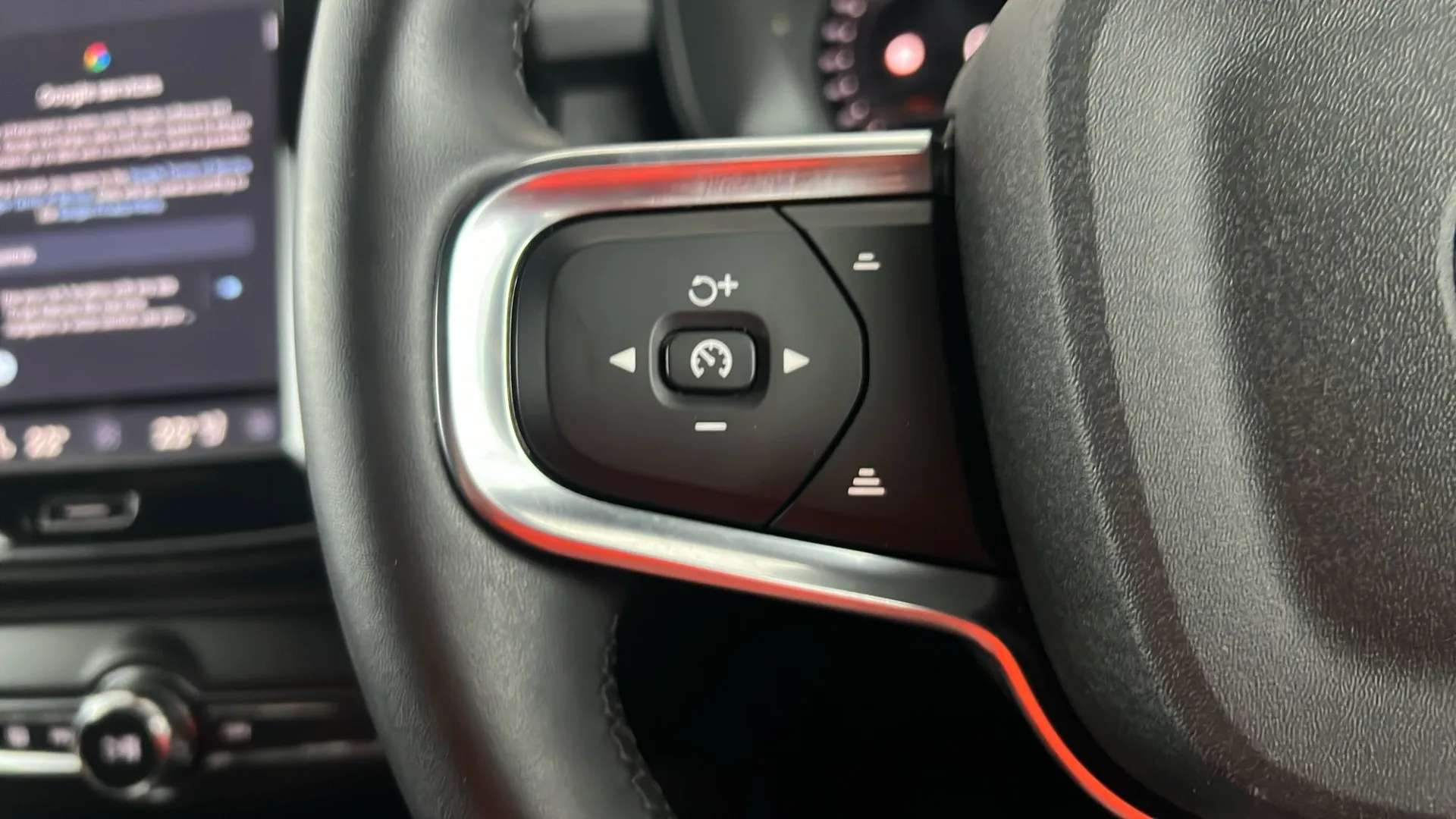 2023 VOLVO XC40 2023 VOLVO XC40