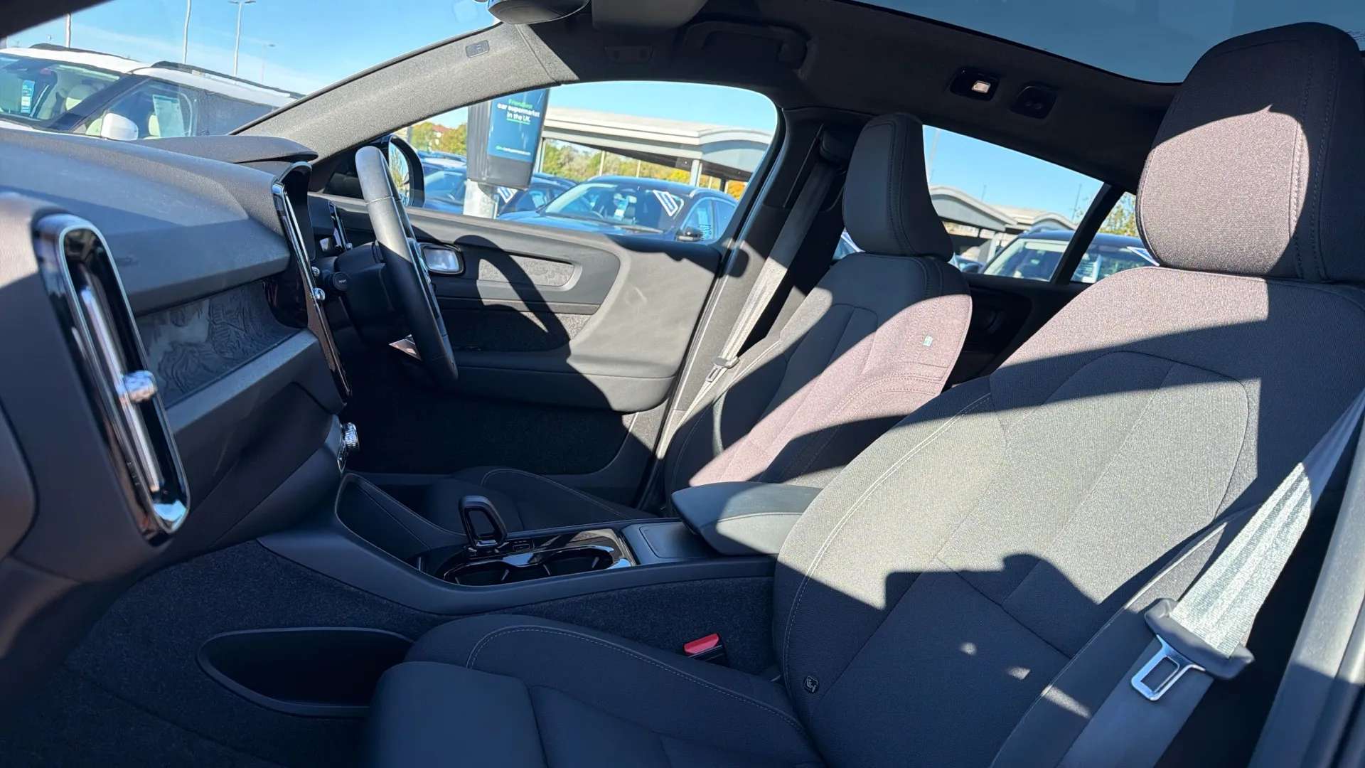 2023 VOLVO C40 2023 VOLVO C40