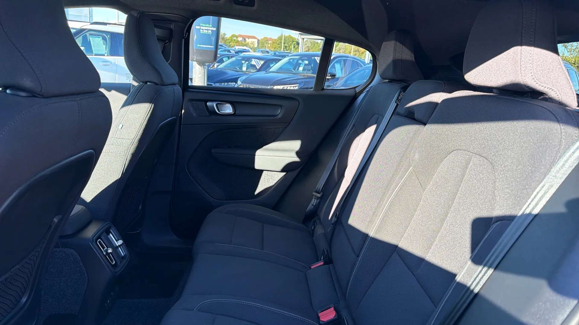 2023 VOLVO C40 2023 VOLVO C40