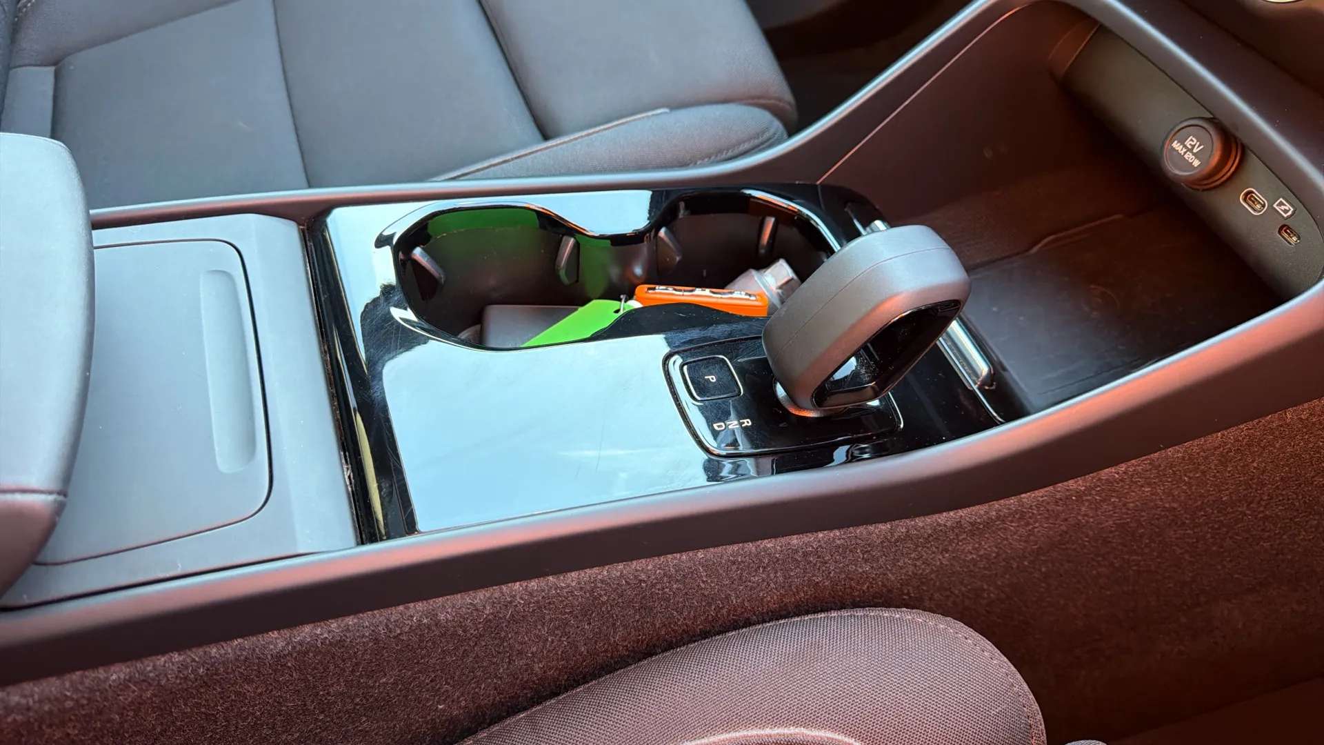 2023 VOLVO C40 2023 VOLVO C40