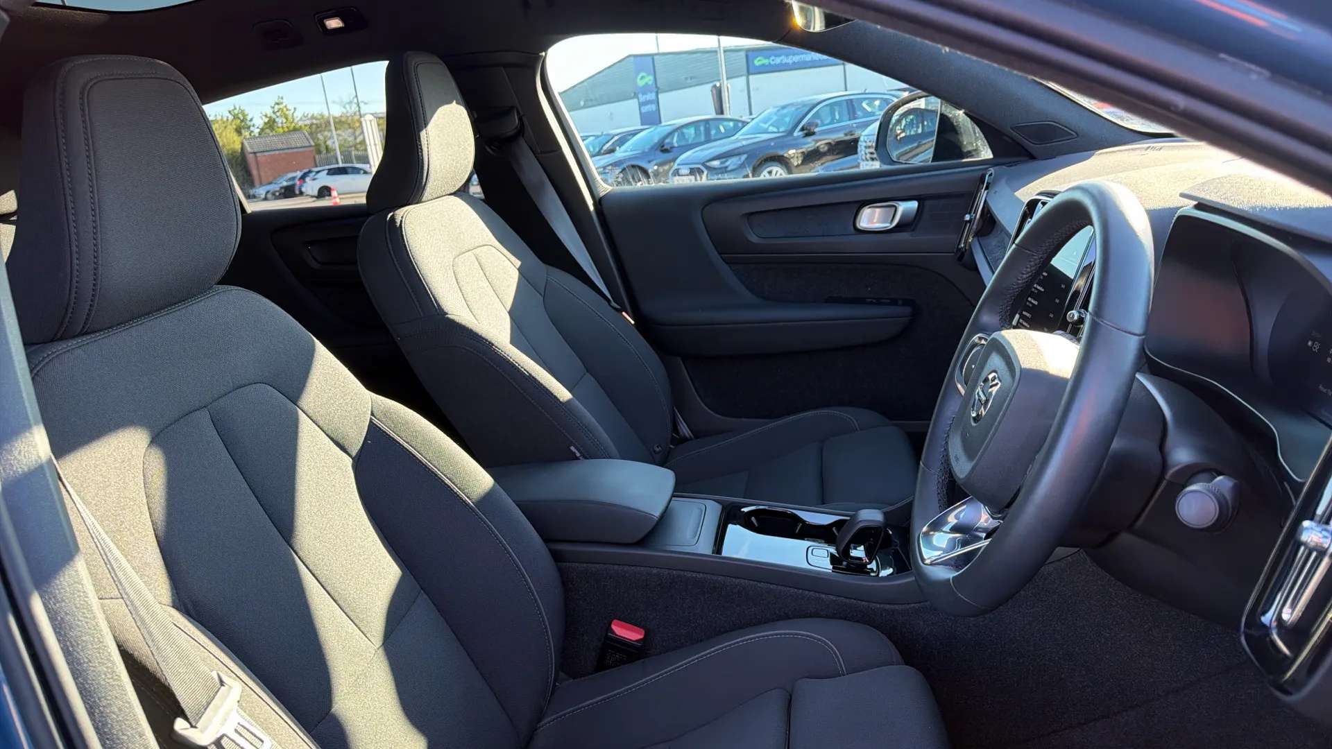 2023 VOLVO C40 2023 VOLVO C40
