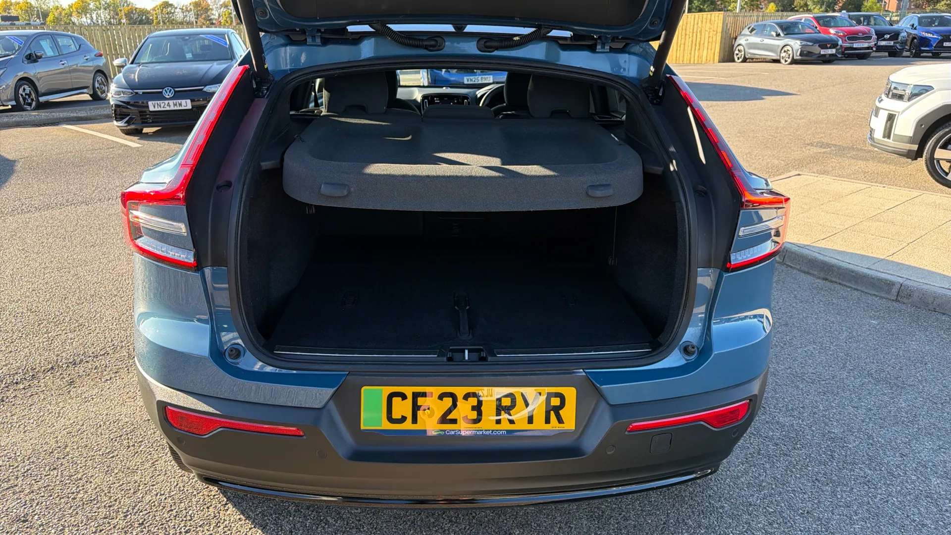 2023 VOLVO C40 2023 VOLVO C40