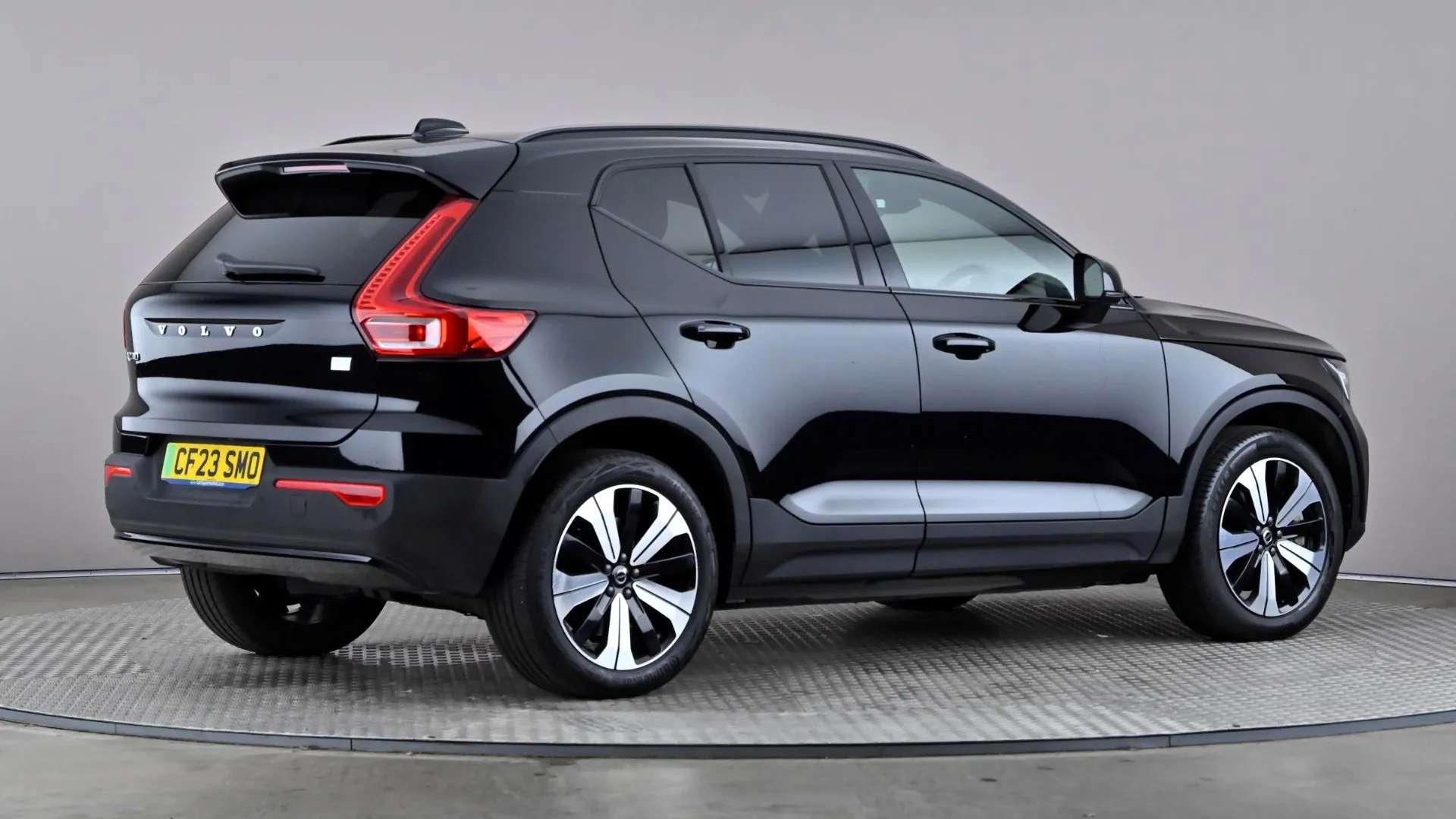 2023 VOLVO XC40 2023 VOLVO XC40