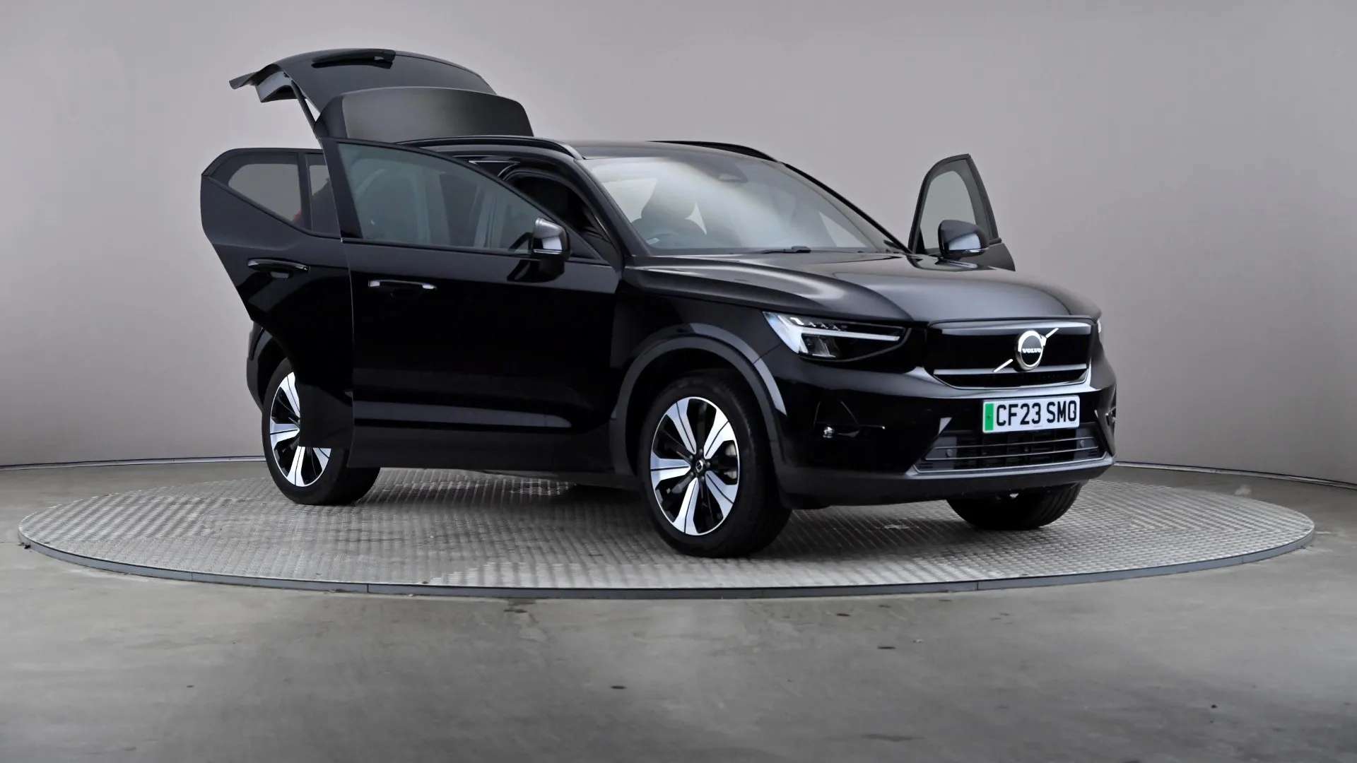 2023 VOLVO XC40 2023 VOLVO XC40