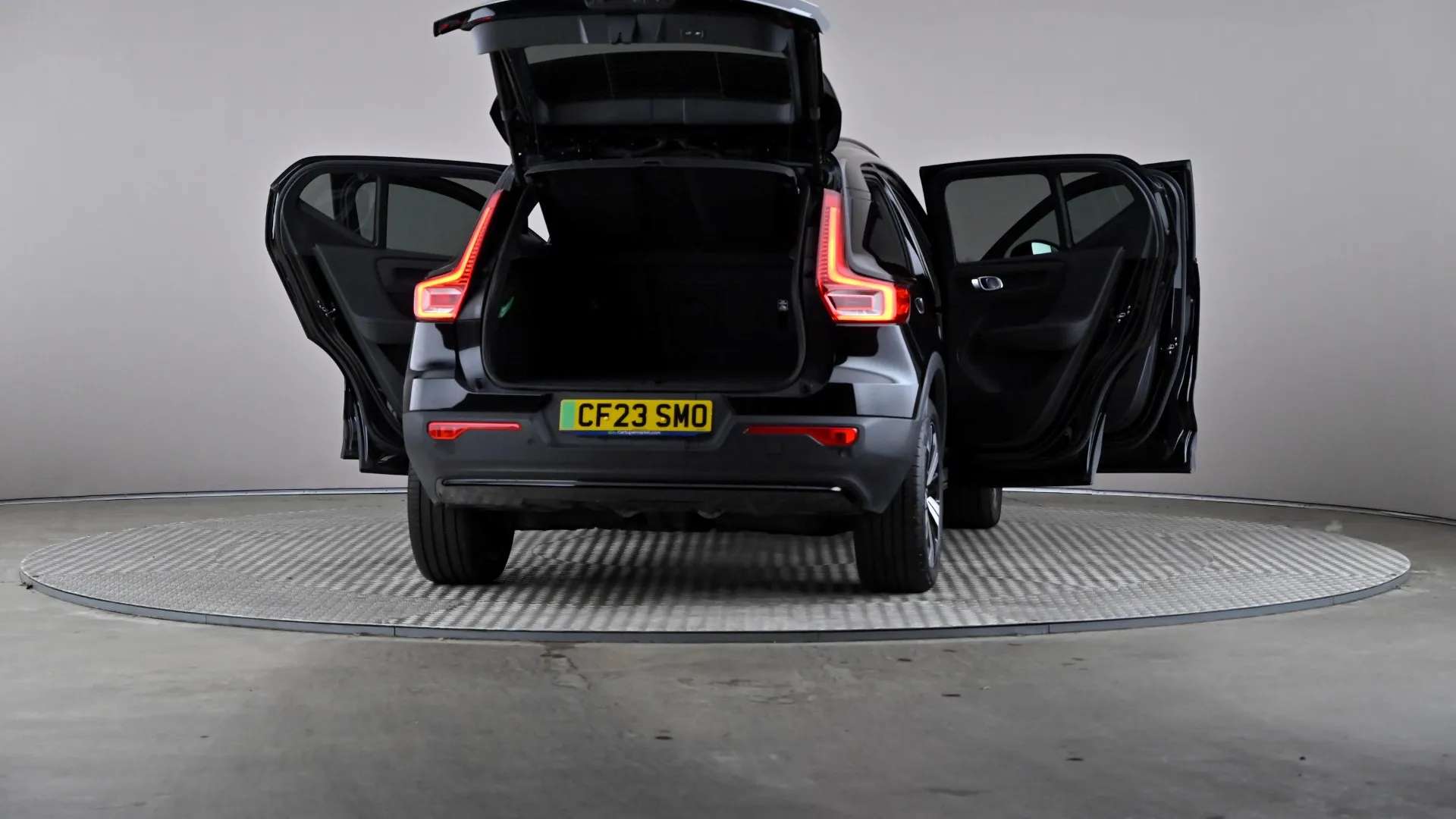 2023 VOLVO XC40 2023 VOLVO XC40