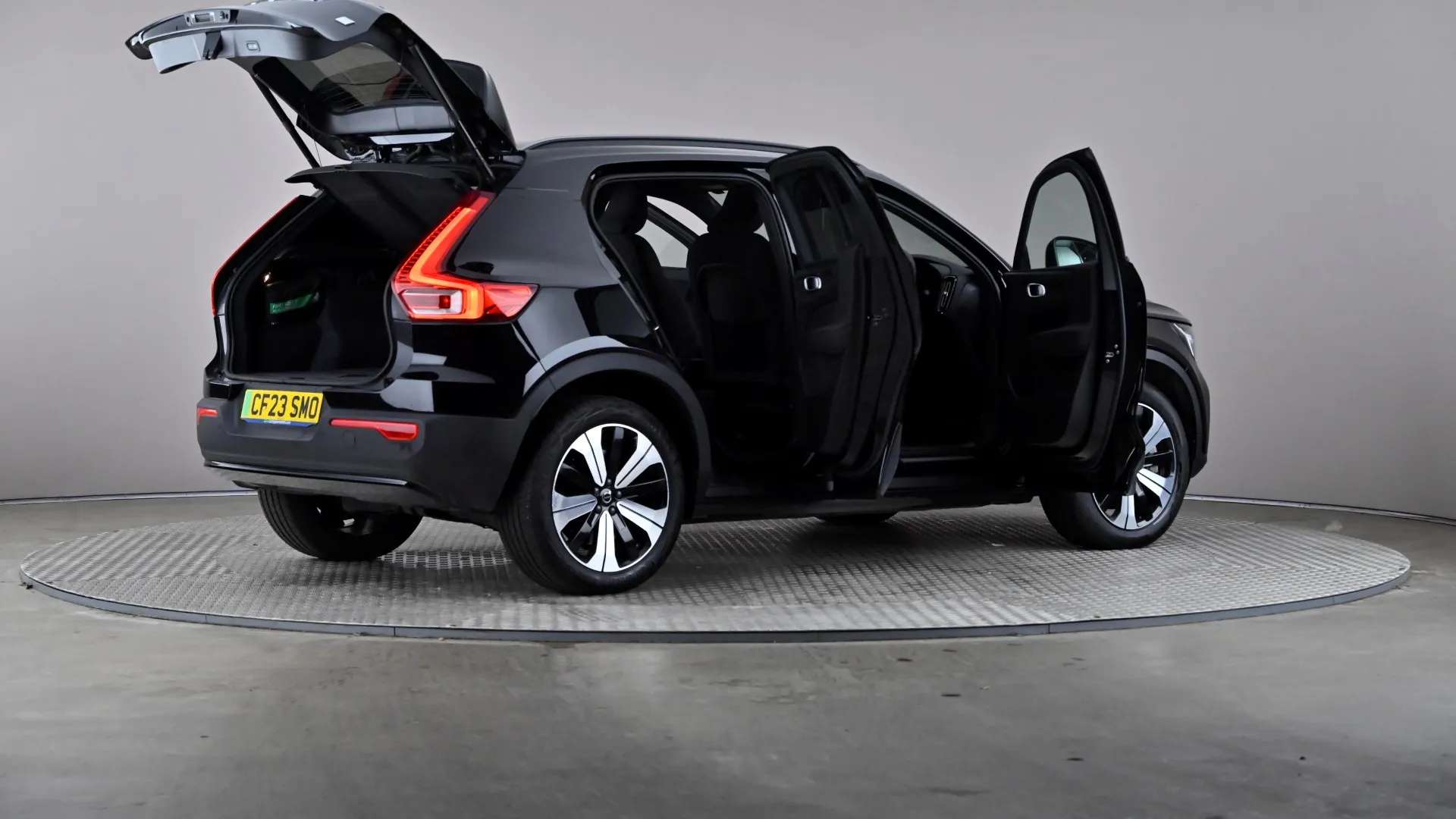 2023 VOLVO XC40 2023 VOLVO XC40