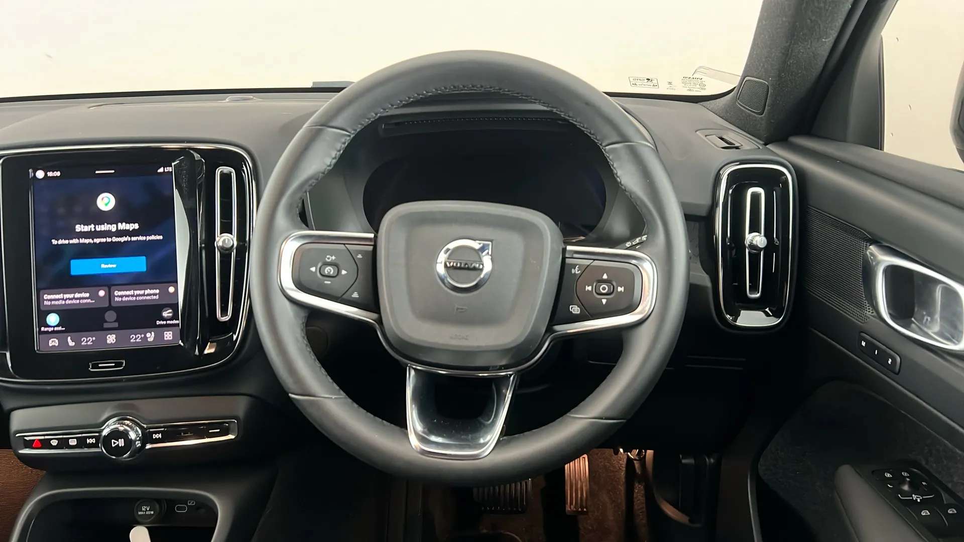 2023 VOLVO XC40 2023 VOLVO XC40