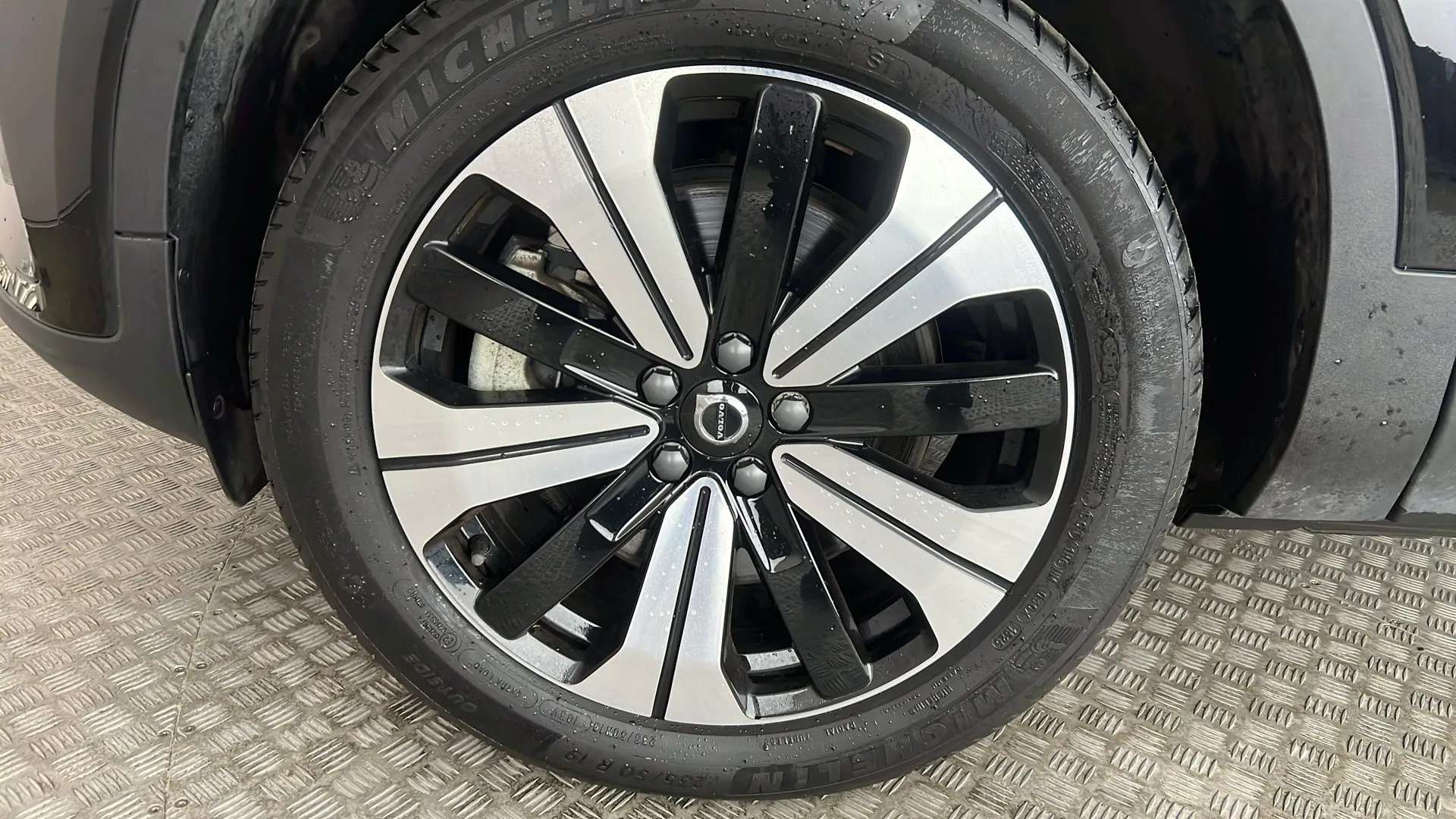 2023 VOLVO XC40 2023 VOLVO XC40