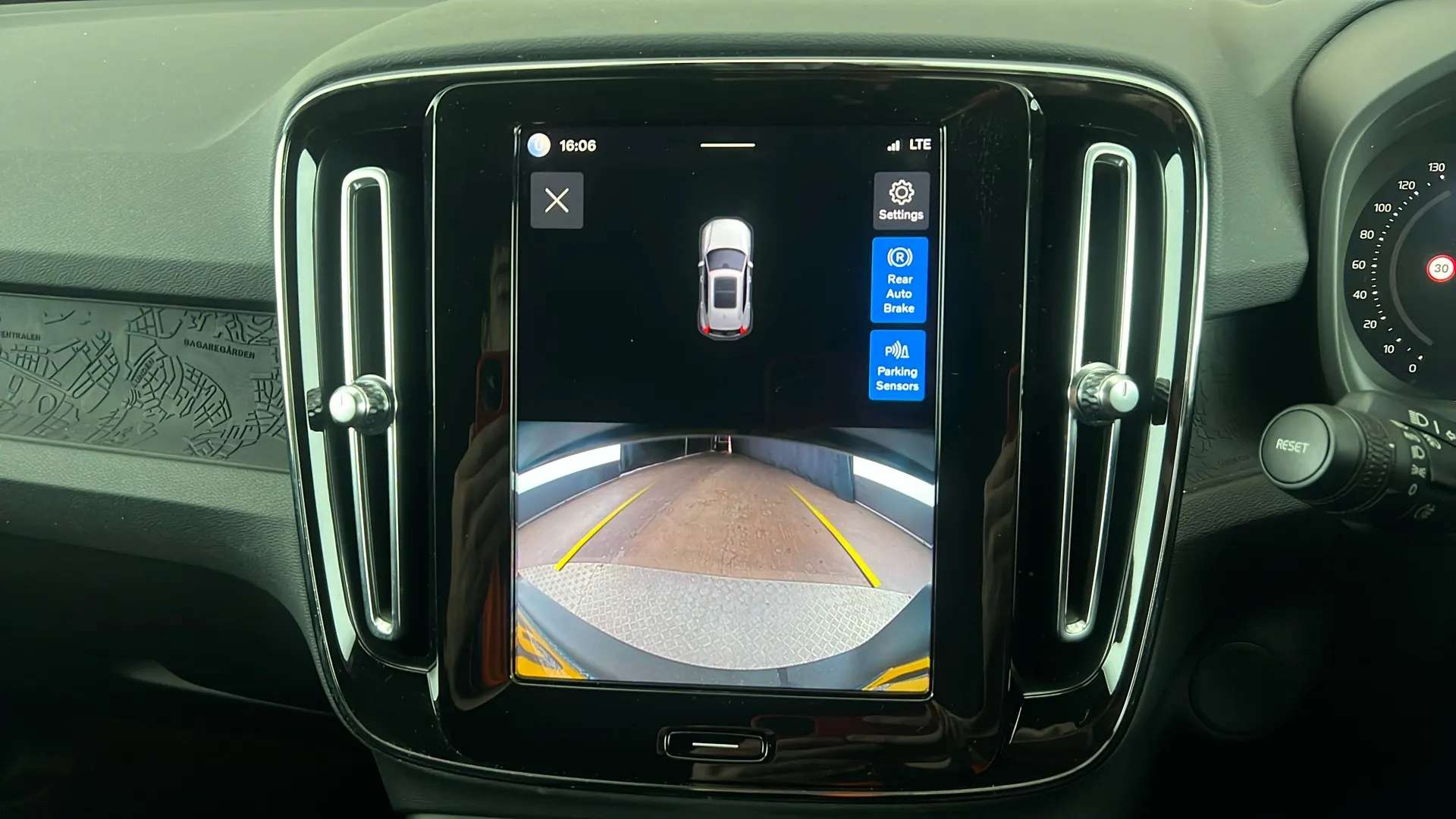 2023 VOLVO XC40 2023 VOLVO XC40