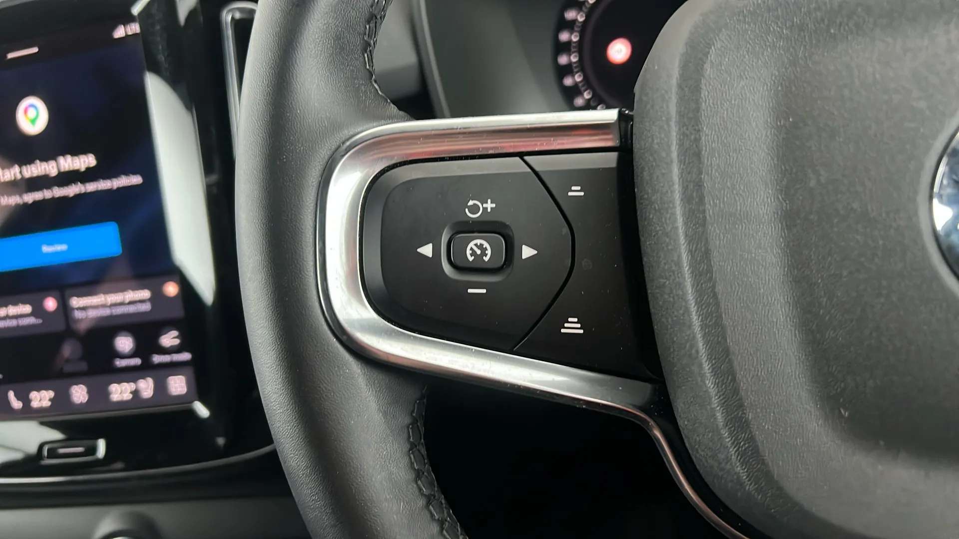 2023 VOLVO XC40 2023 VOLVO XC40