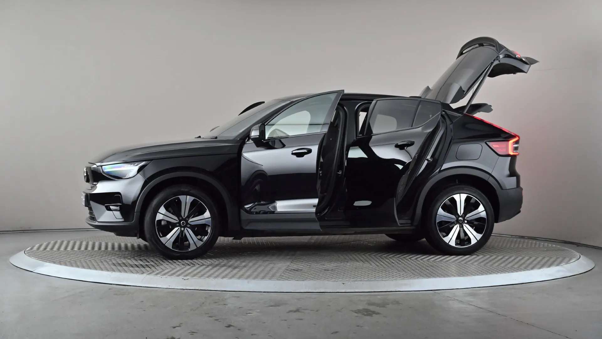 2023 VOLVO C40 2023 VOLVO C40
