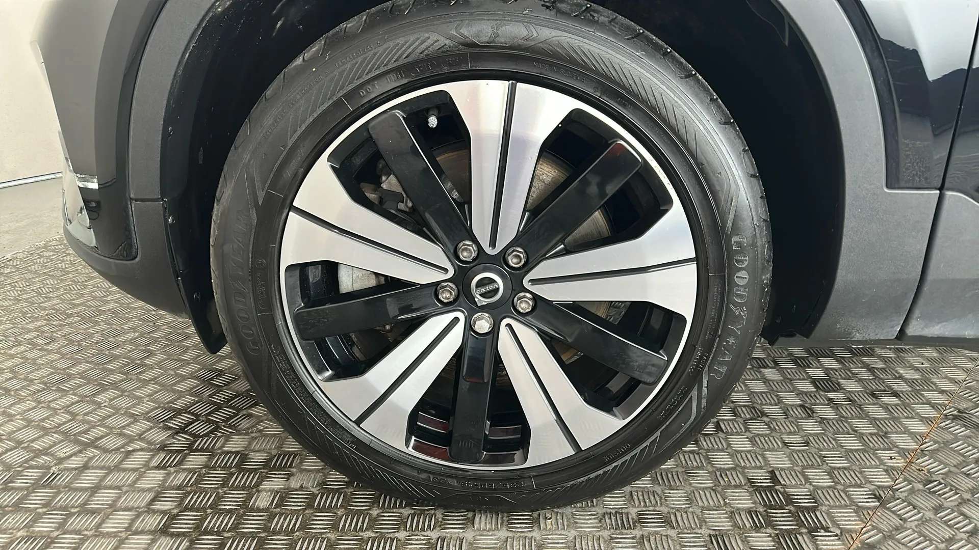 2023 VOLVO C40 2023 VOLVO C40