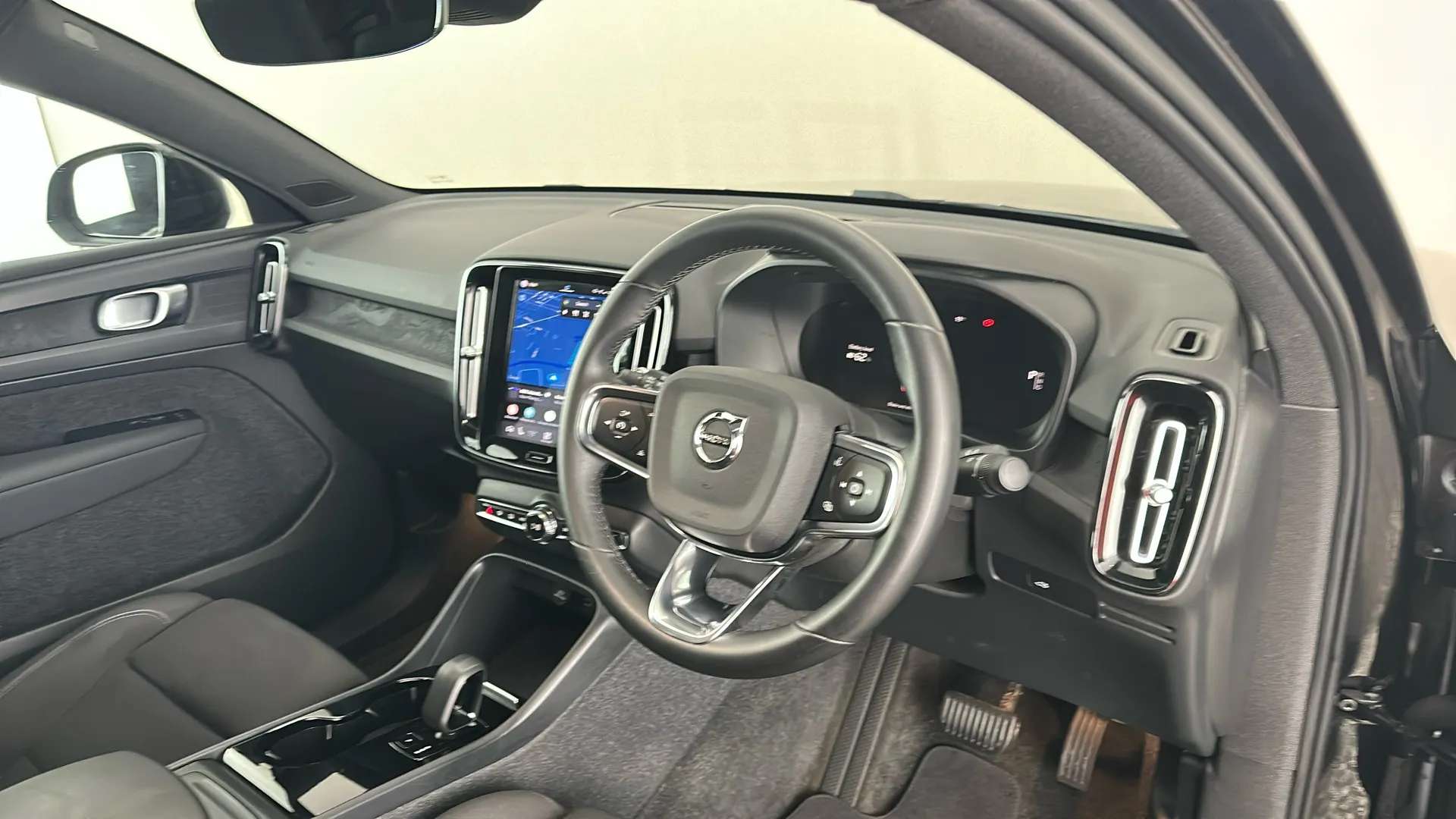 2023 VOLVO C40 2023 VOLVO C40