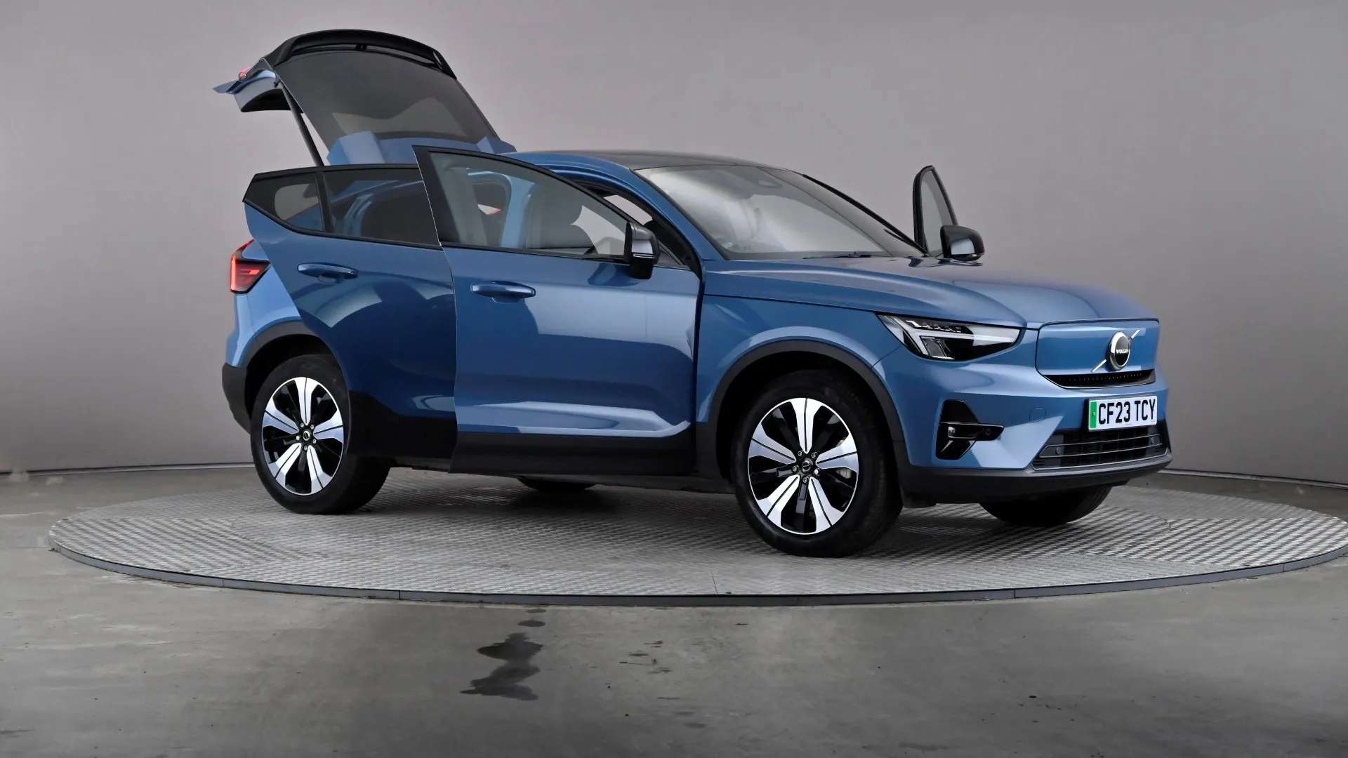 2023 VOLVO C40 2023 VOLVO C40