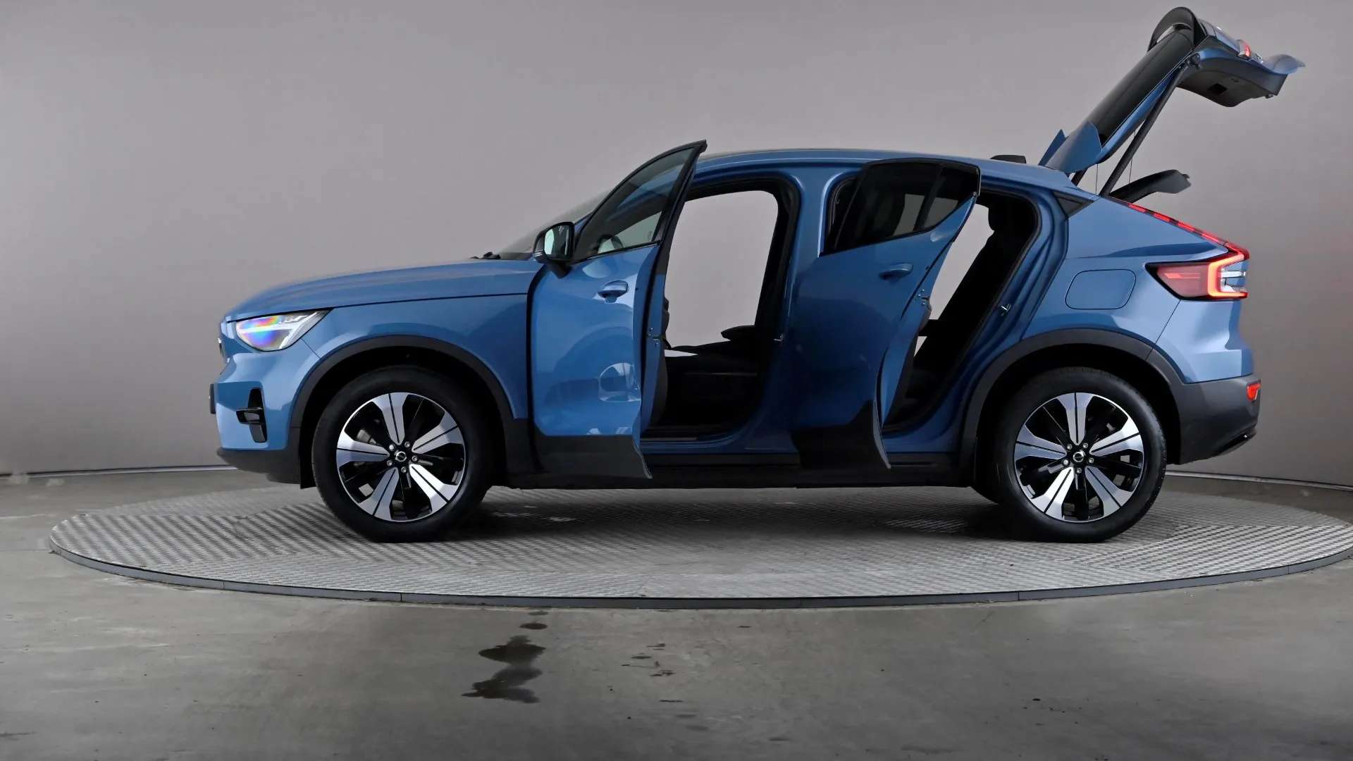 2023 VOLVO C40 2023 VOLVO C40