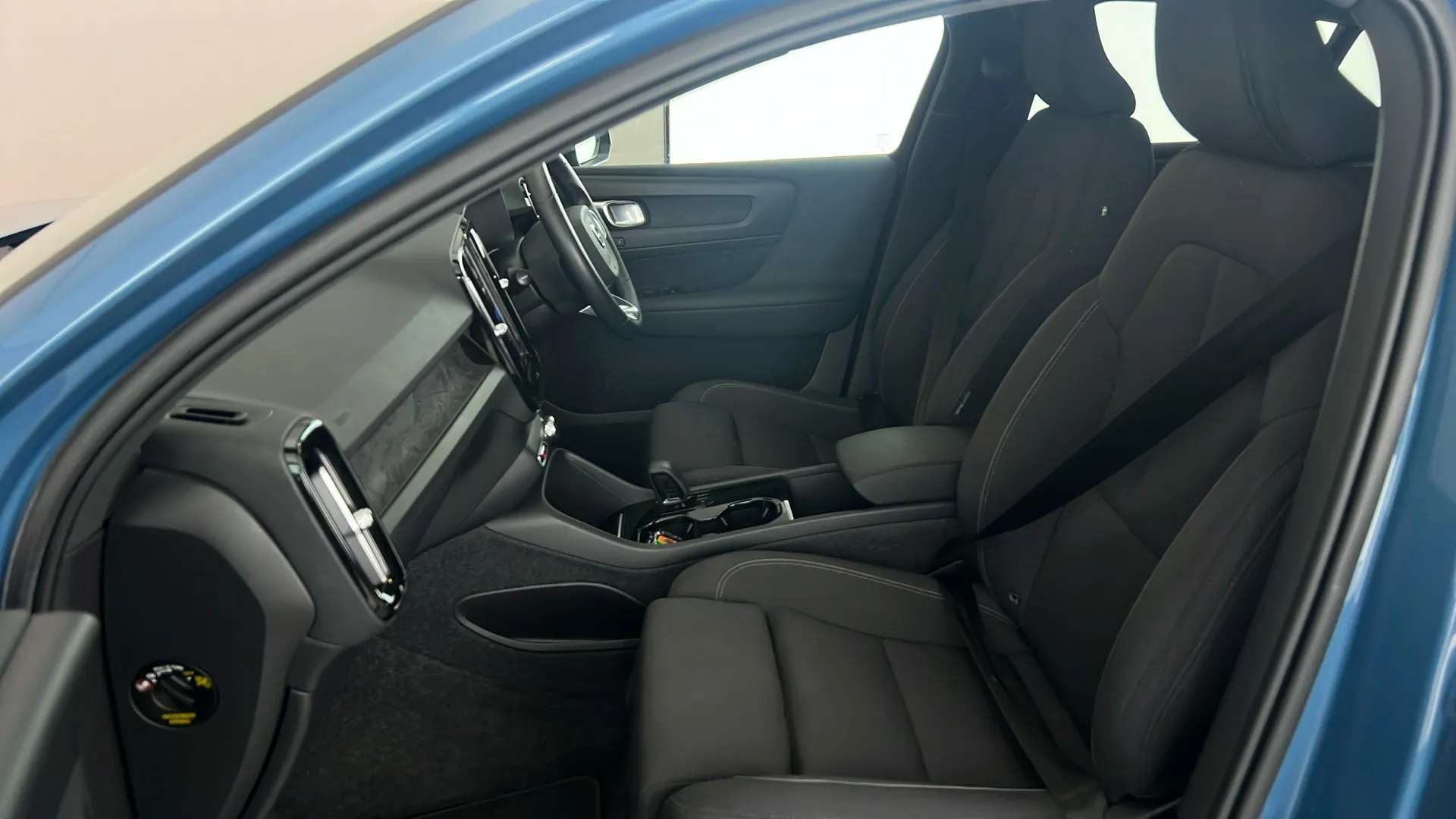 2023 VOLVO C40 2023 VOLVO C40
