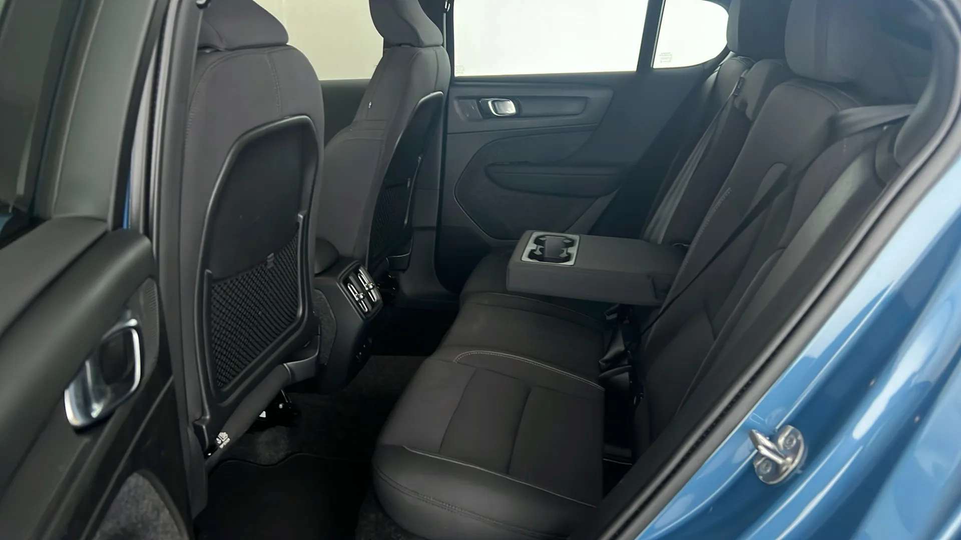 2023 VOLVO C40 2023 VOLVO C40