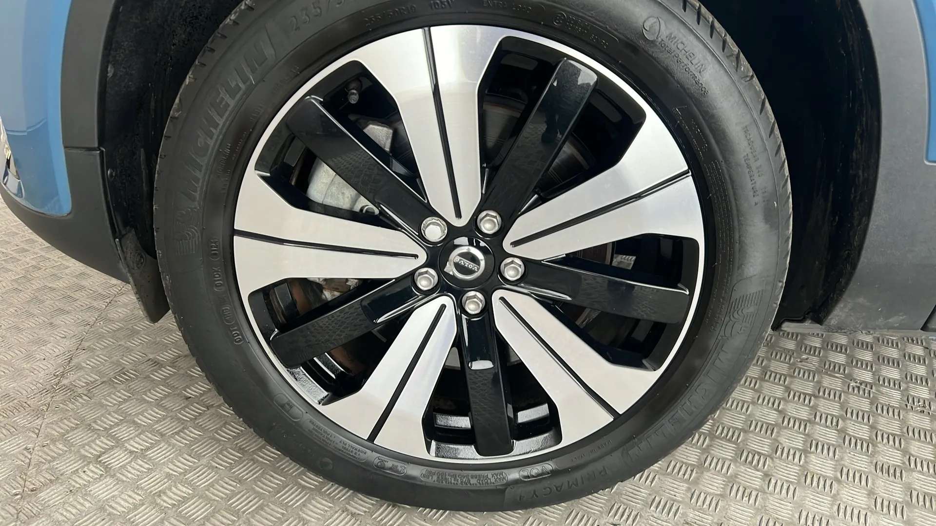 2023 VOLVO C40 2023 VOLVO C40