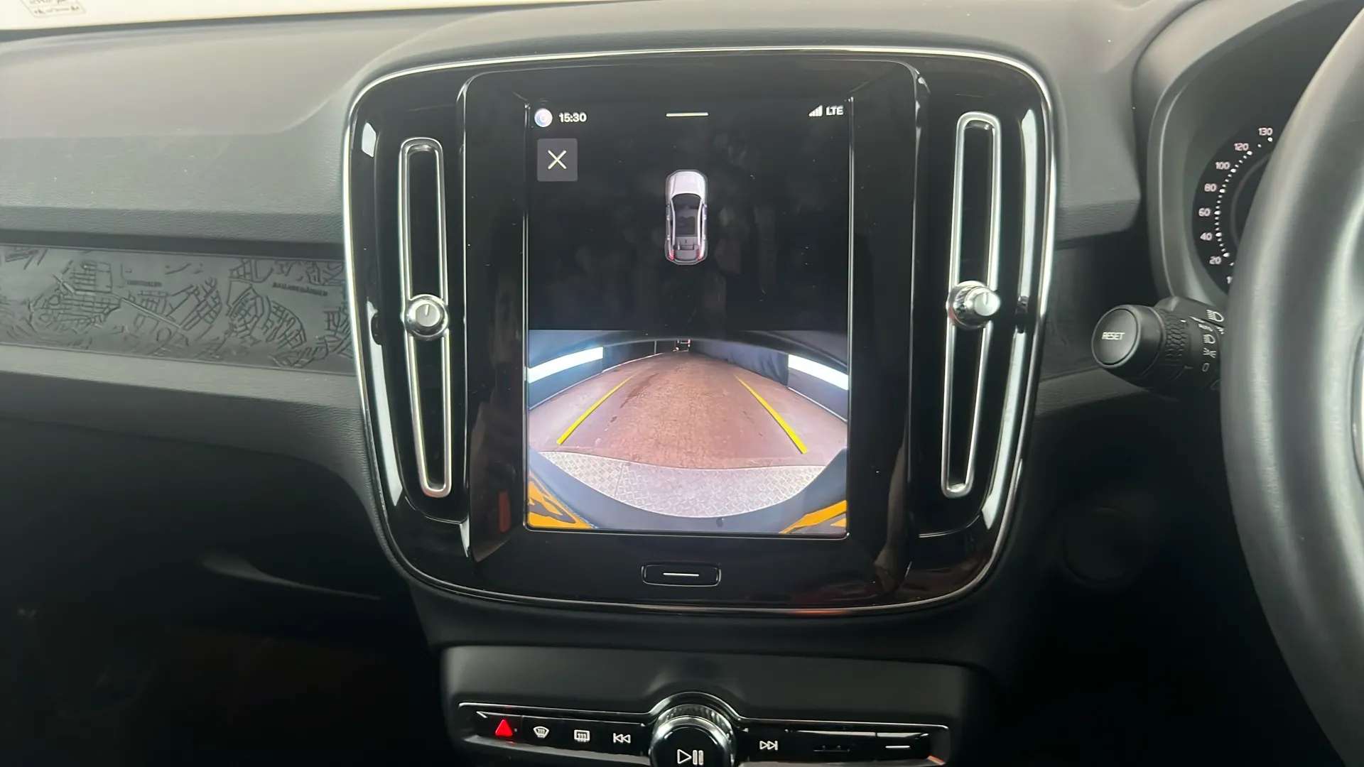 2023 VOLVO C40 2023 VOLVO C40