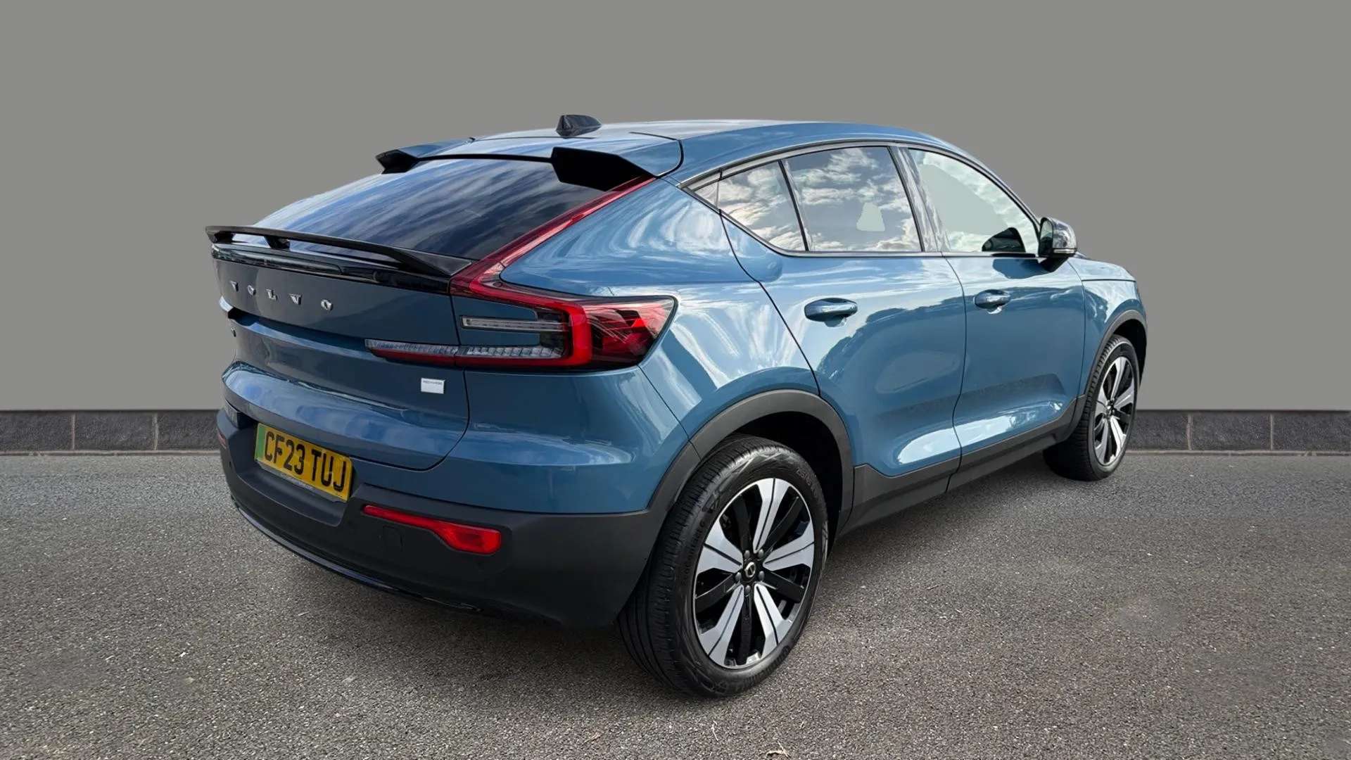2023 VOLVO C40 2023 VOLVO C40