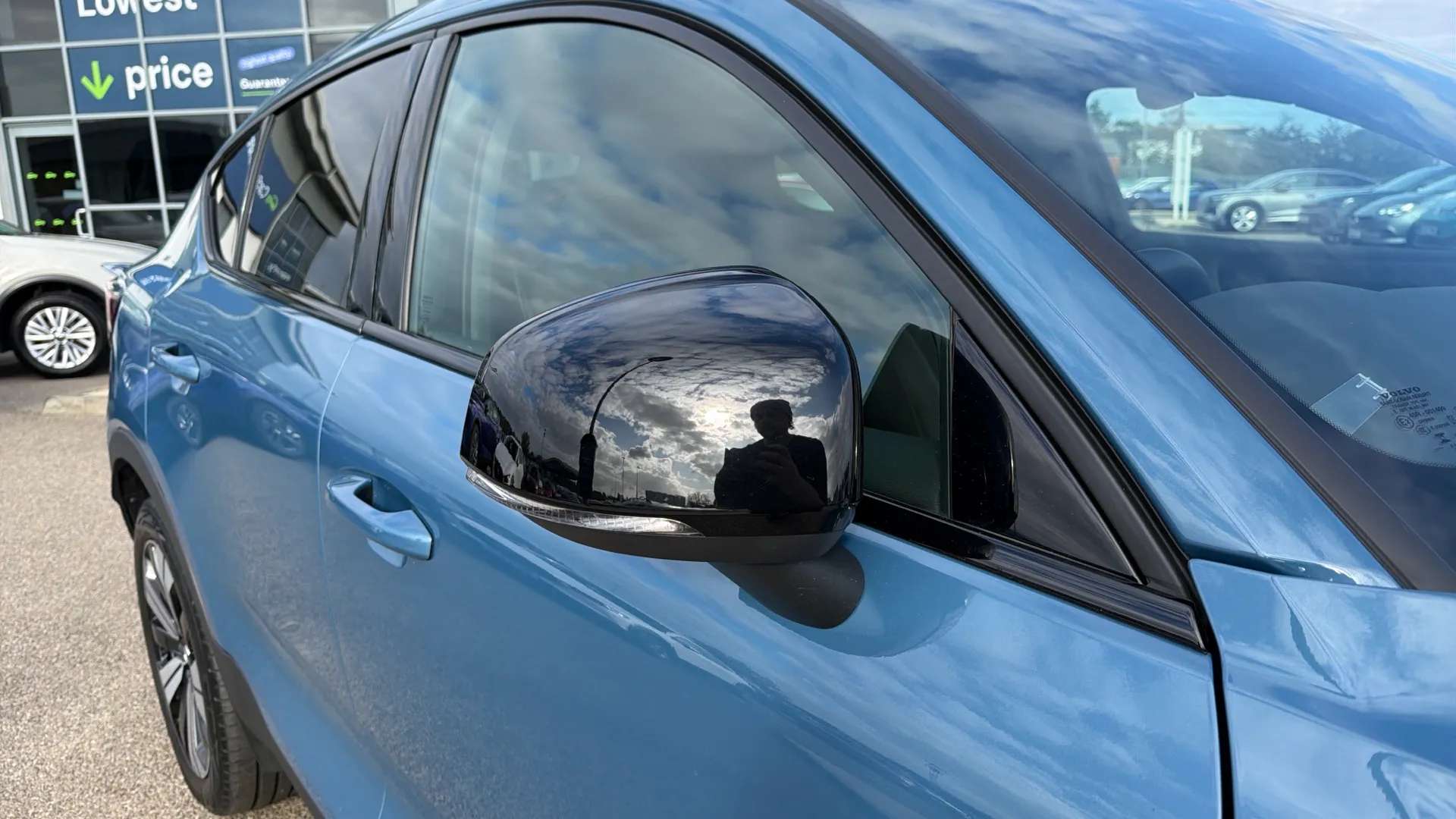 2023 VOLVO C40 2023 VOLVO C40