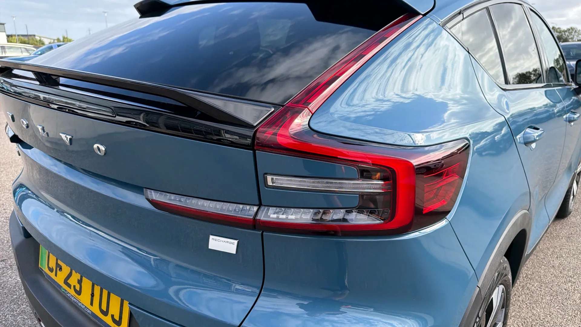2023 VOLVO C40 2023 VOLVO C40