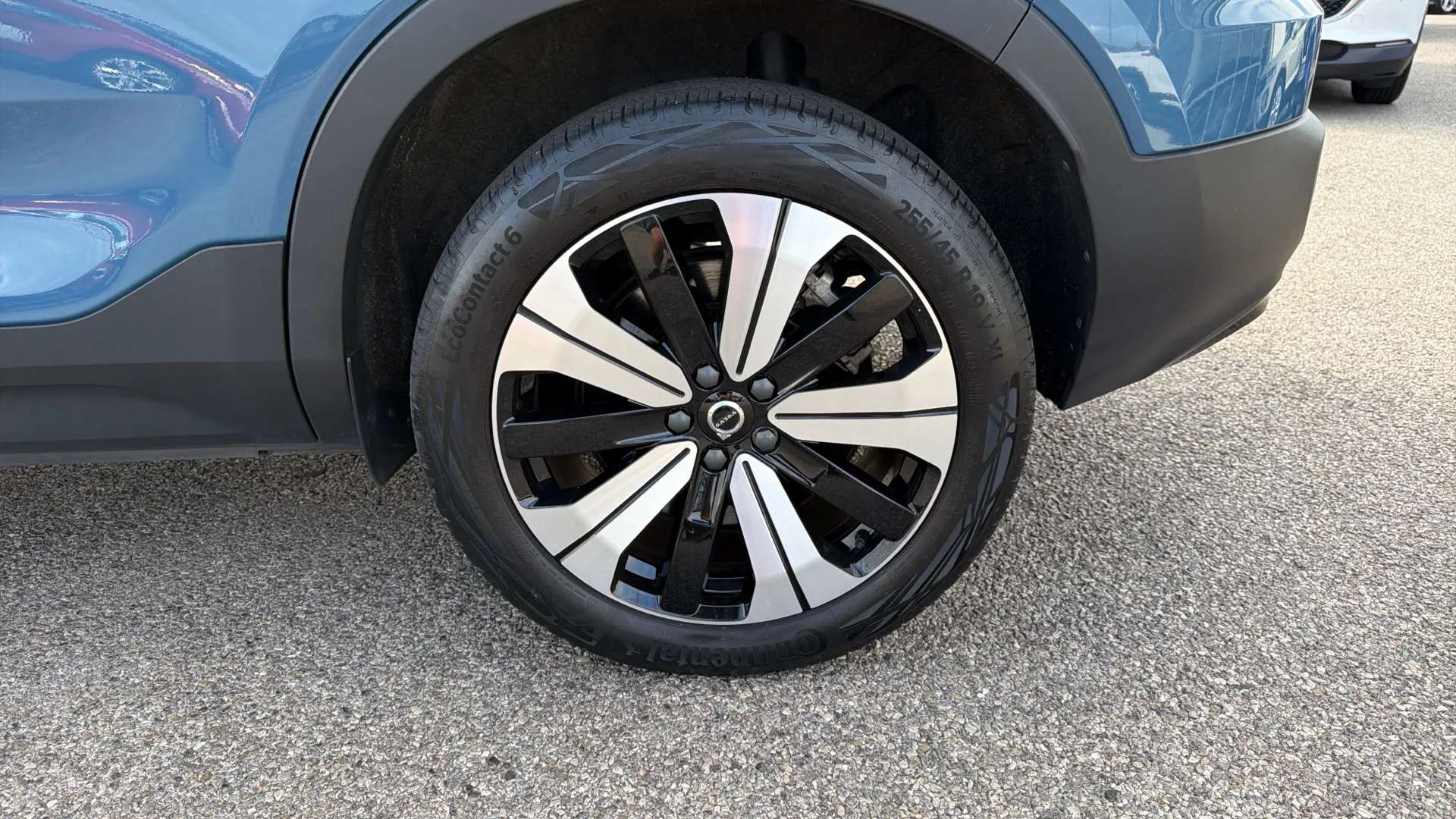 2023 VOLVO C40 2023 VOLVO C40