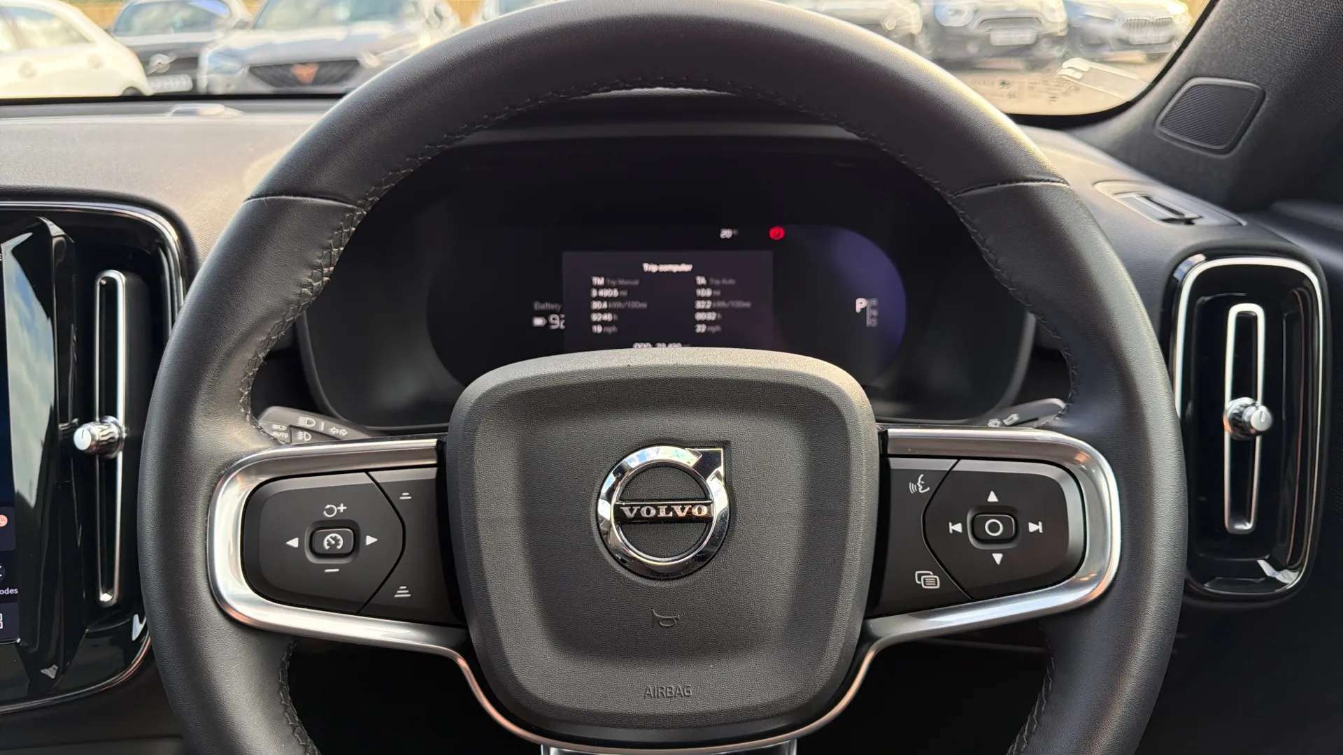 2023 VOLVO C40 2023 VOLVO C40
