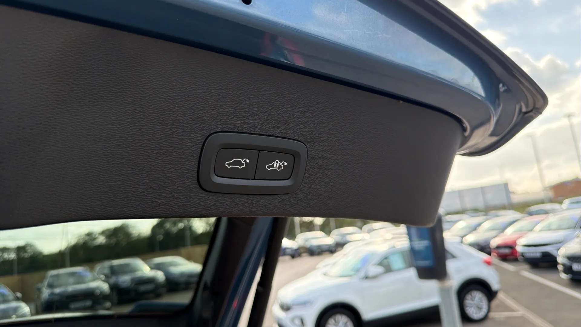 2023 VOLVO C40 2023 VOLVO C40