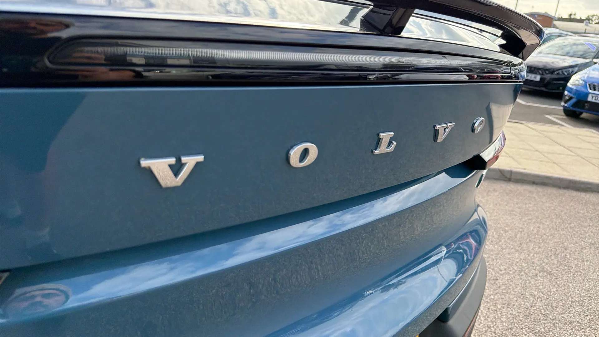 2023 VOLVO C40 2023 VOLVO C40