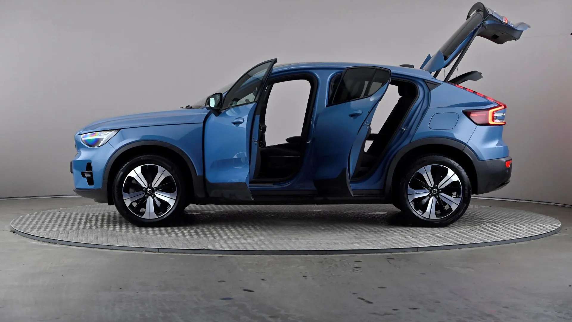 2023 VOLVO C40 2023 VOLVO C40