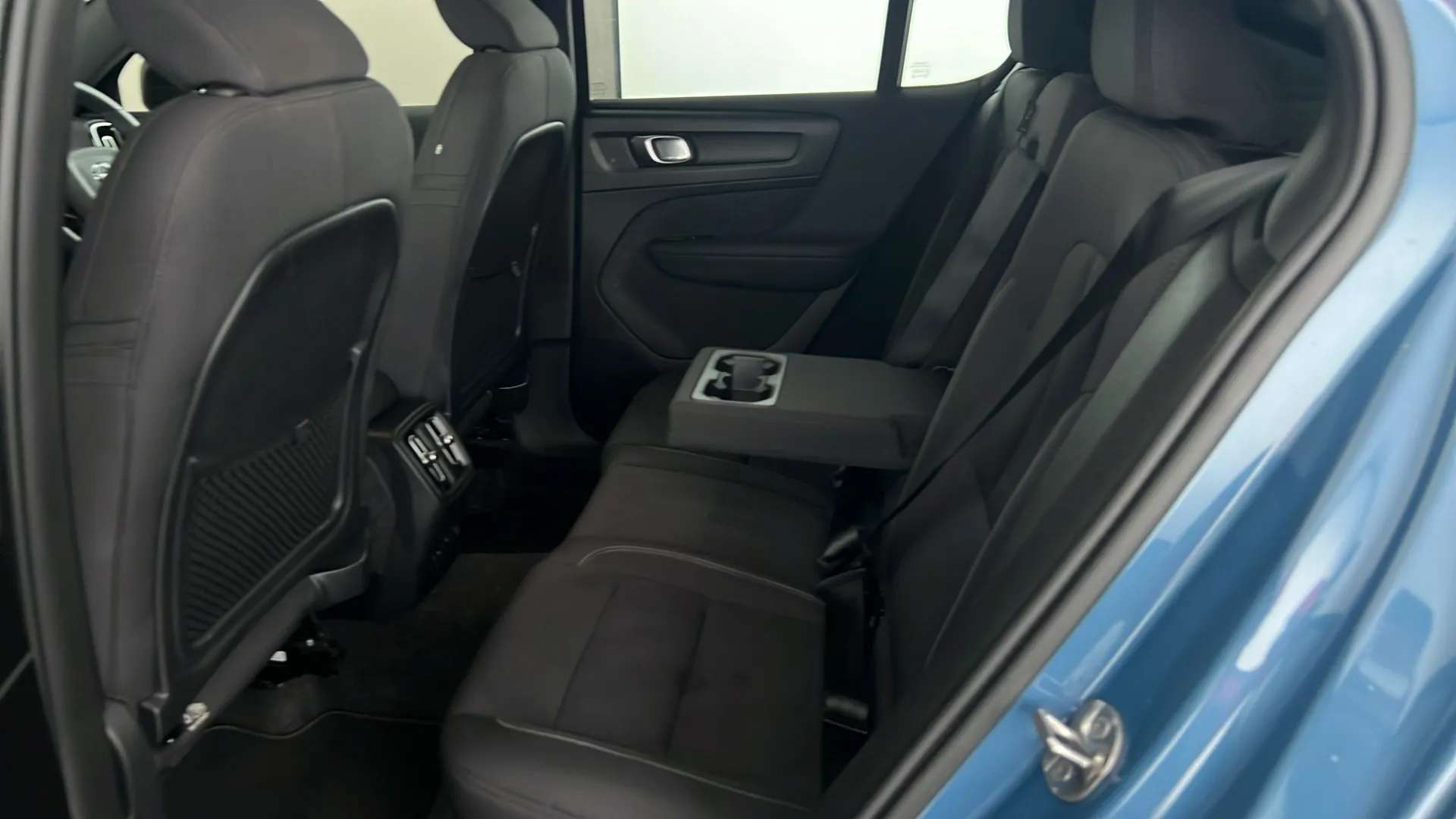 2023 VOLVO C40 2023 VOLVO C40