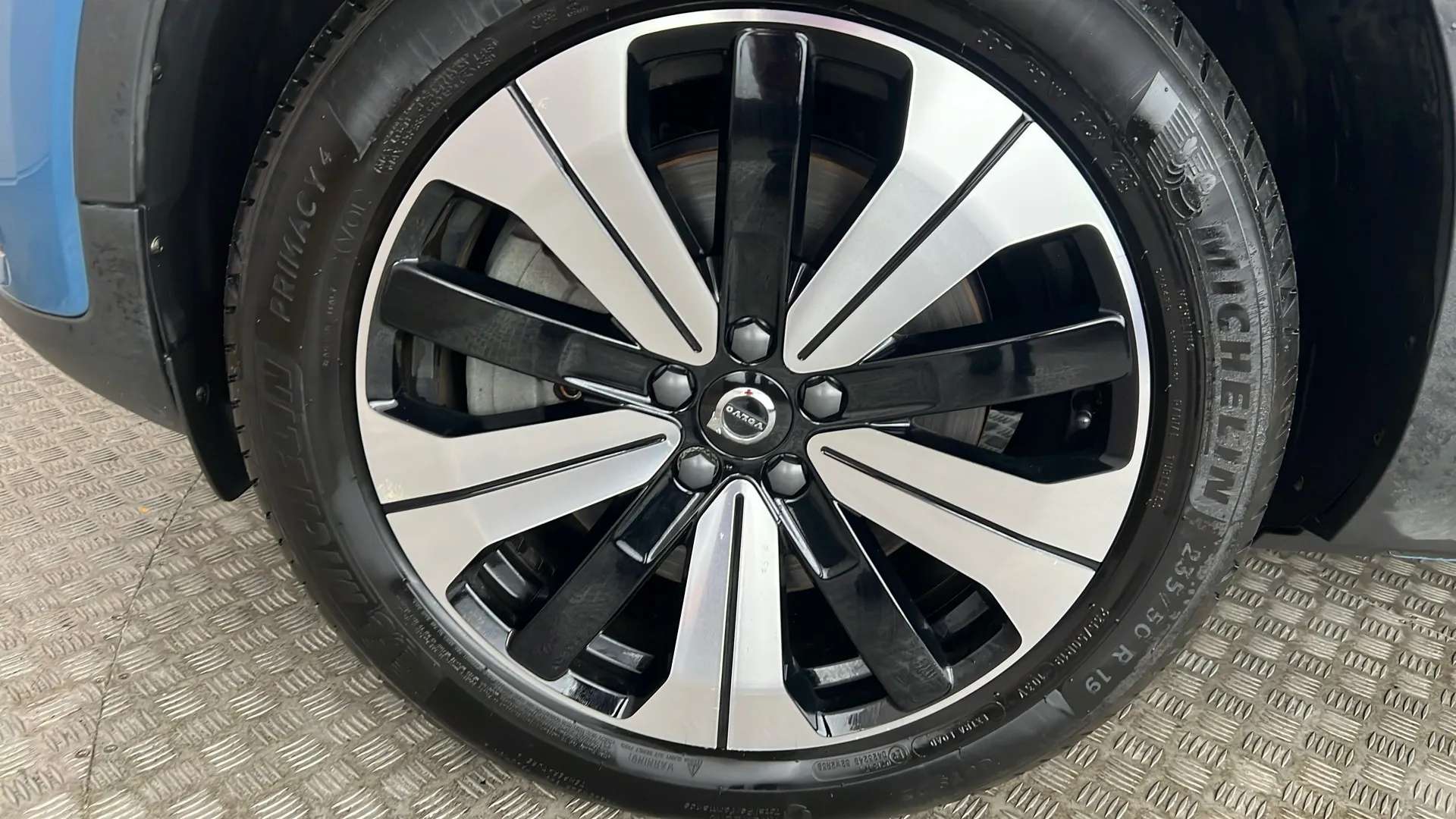 2023 VOLVO C40 2023 VOLVO C40