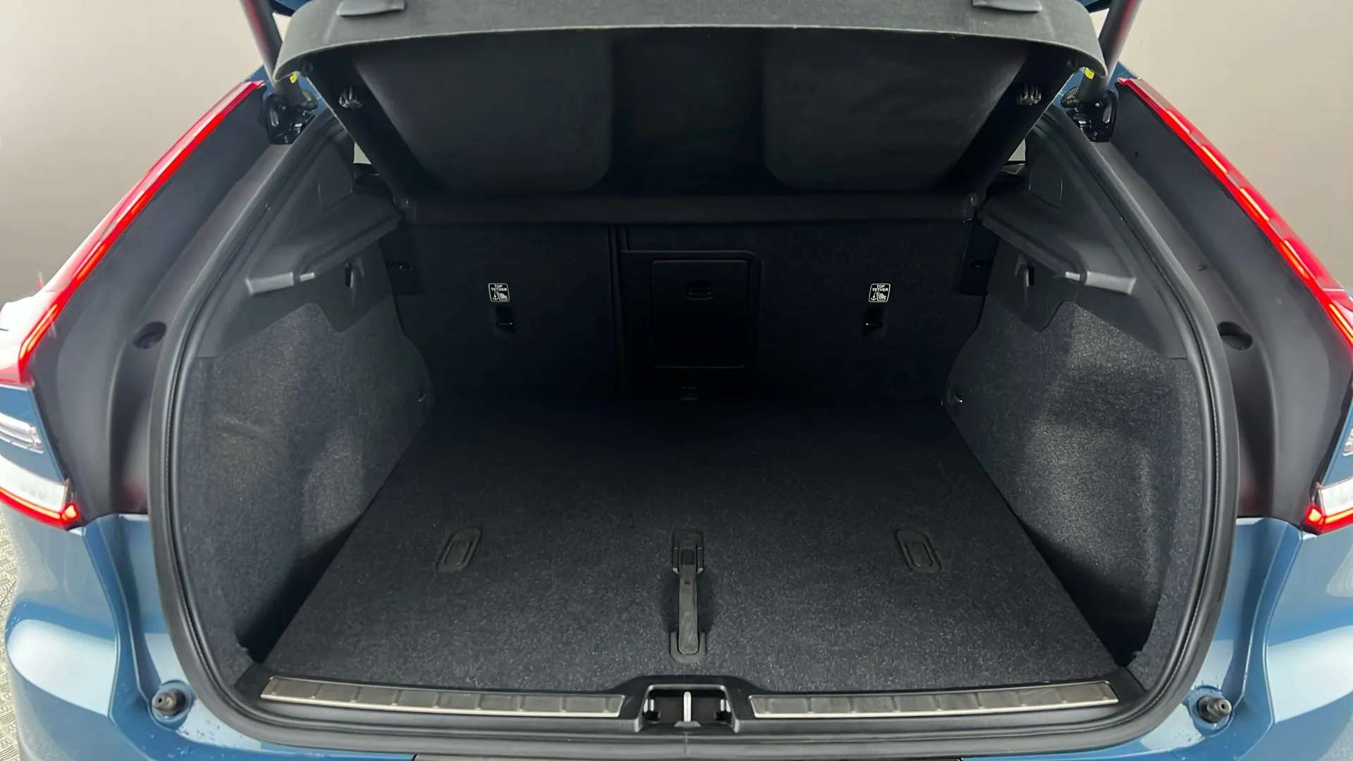 2023 VOLVO C40 2023 VOLVO C40