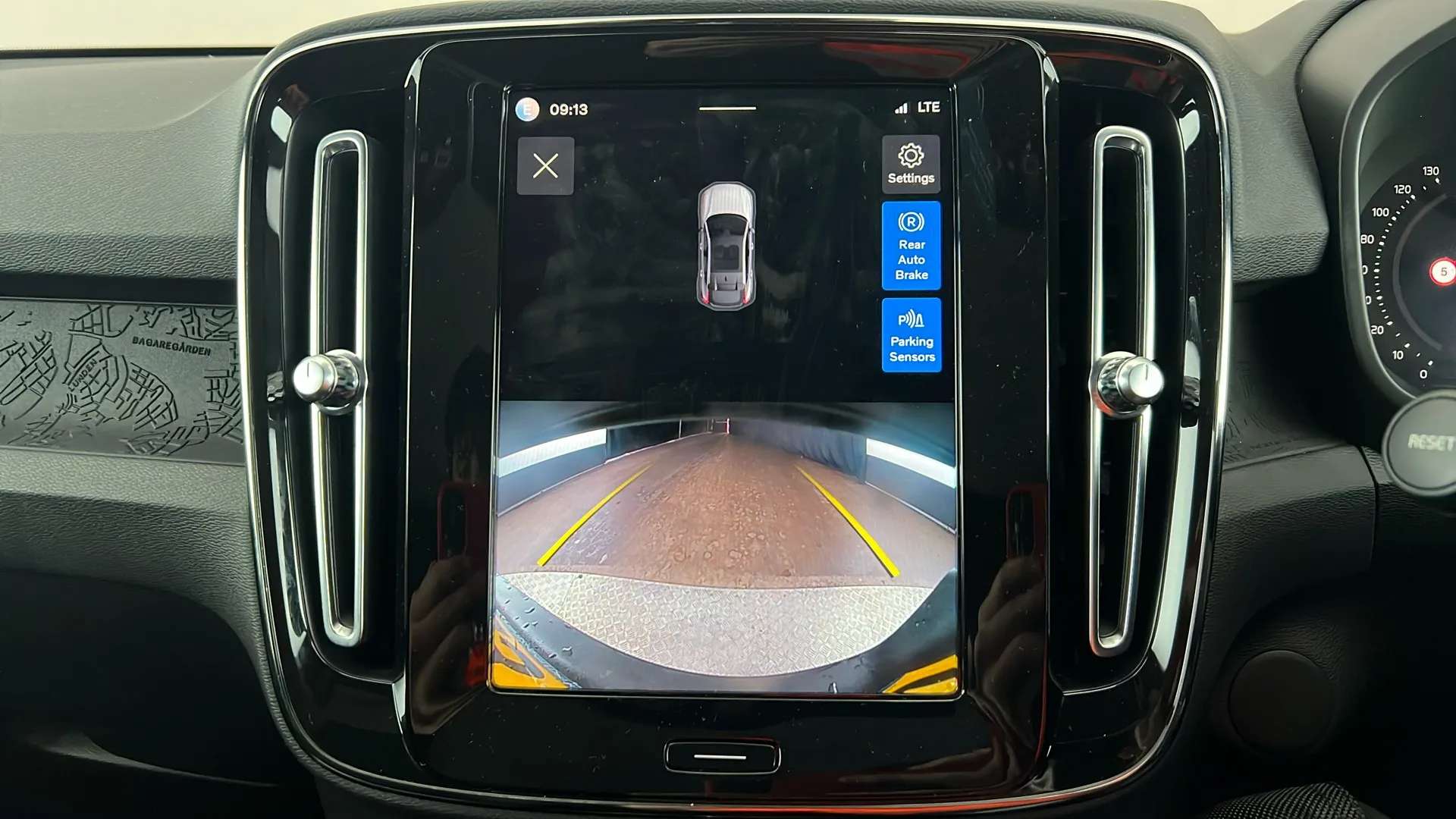 2023 VOLVO C40 2023 VOLVO C40