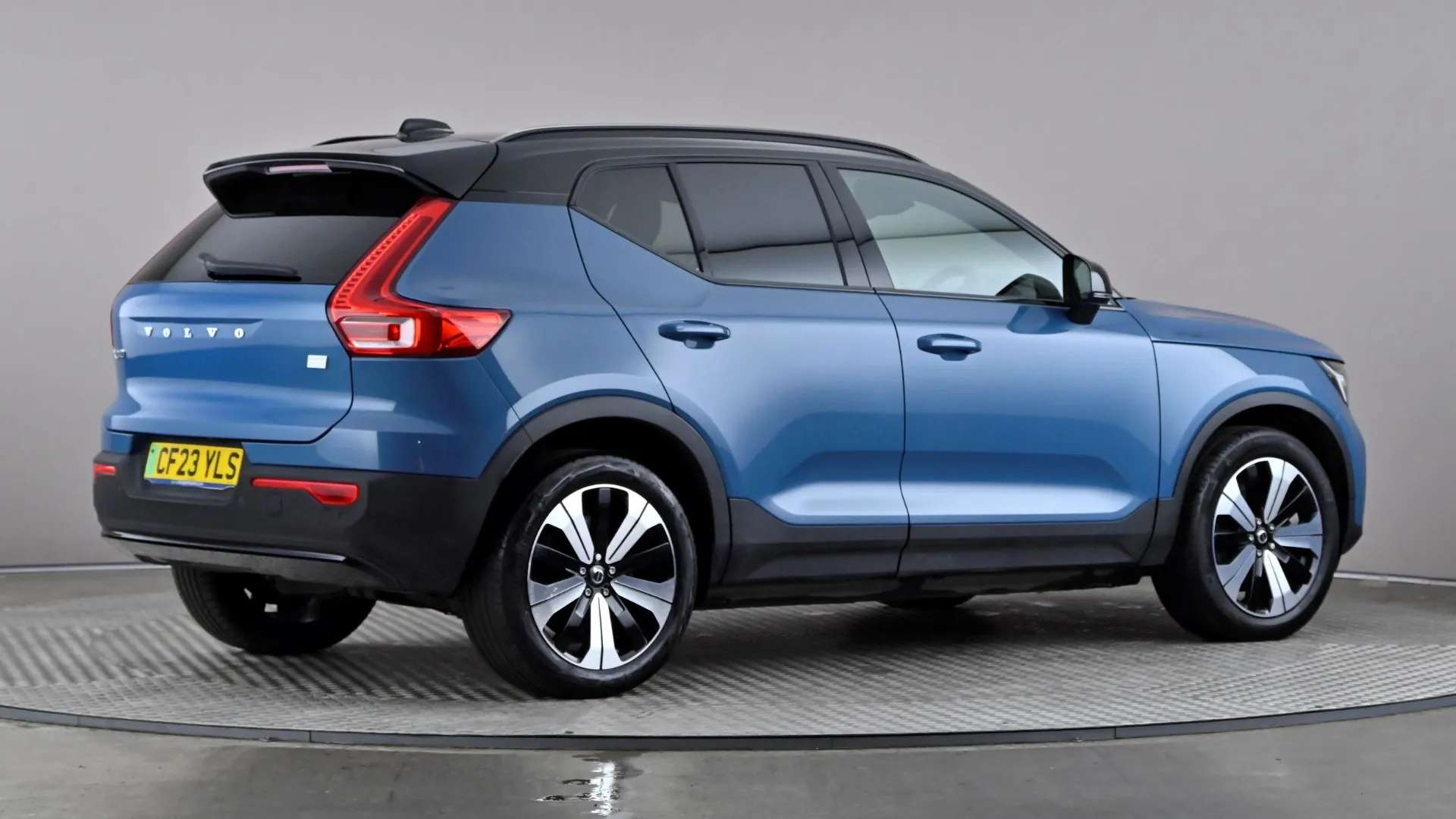 2023 VOLVO XC40 2023 VOLVO XC40