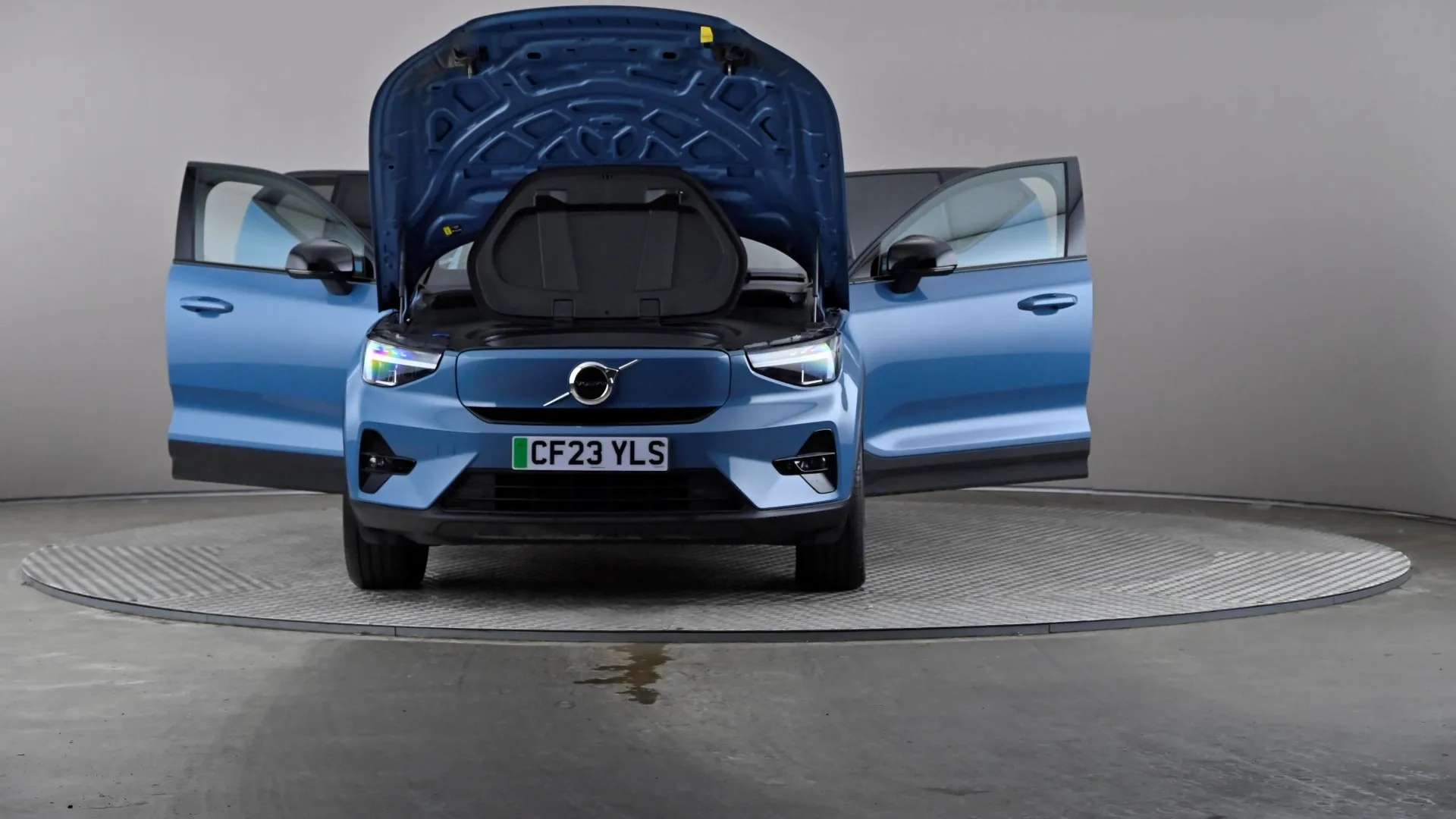 2023 VOLVO XC40 2023 VOLVO XC40