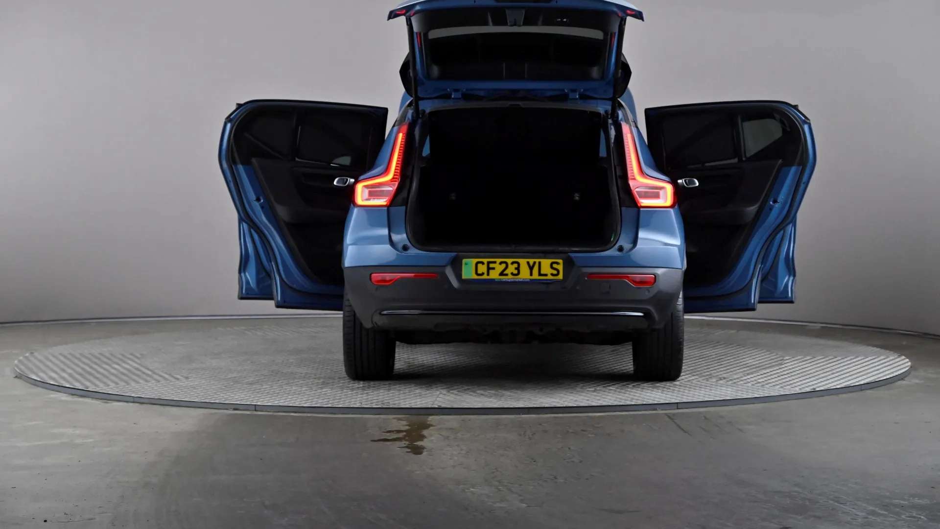 2023 VOLVO XC40 2023 VOLVO XC40