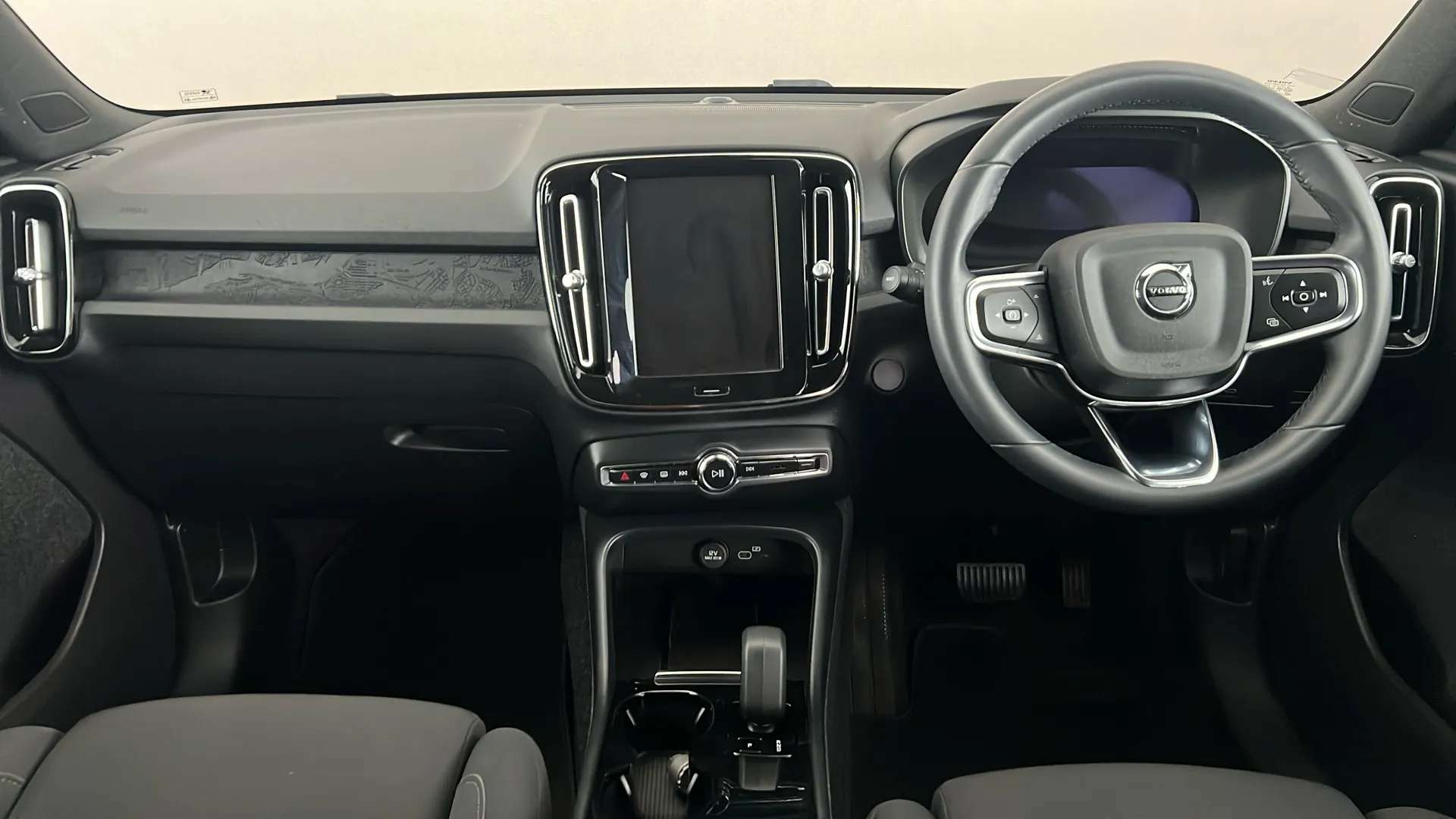 2023 VOLVO XC40 2023 VOLVO XC40