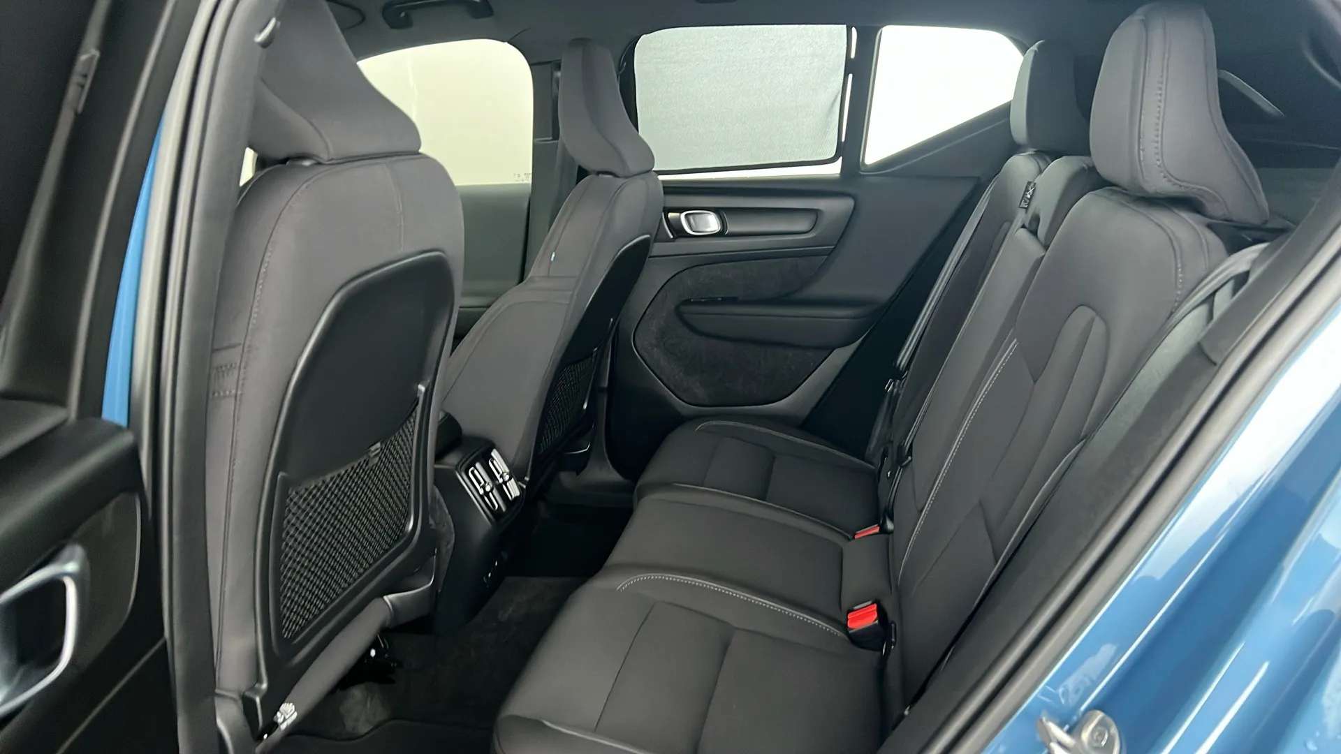 2023 VOLVO XC40 2023 VOLVO XC40