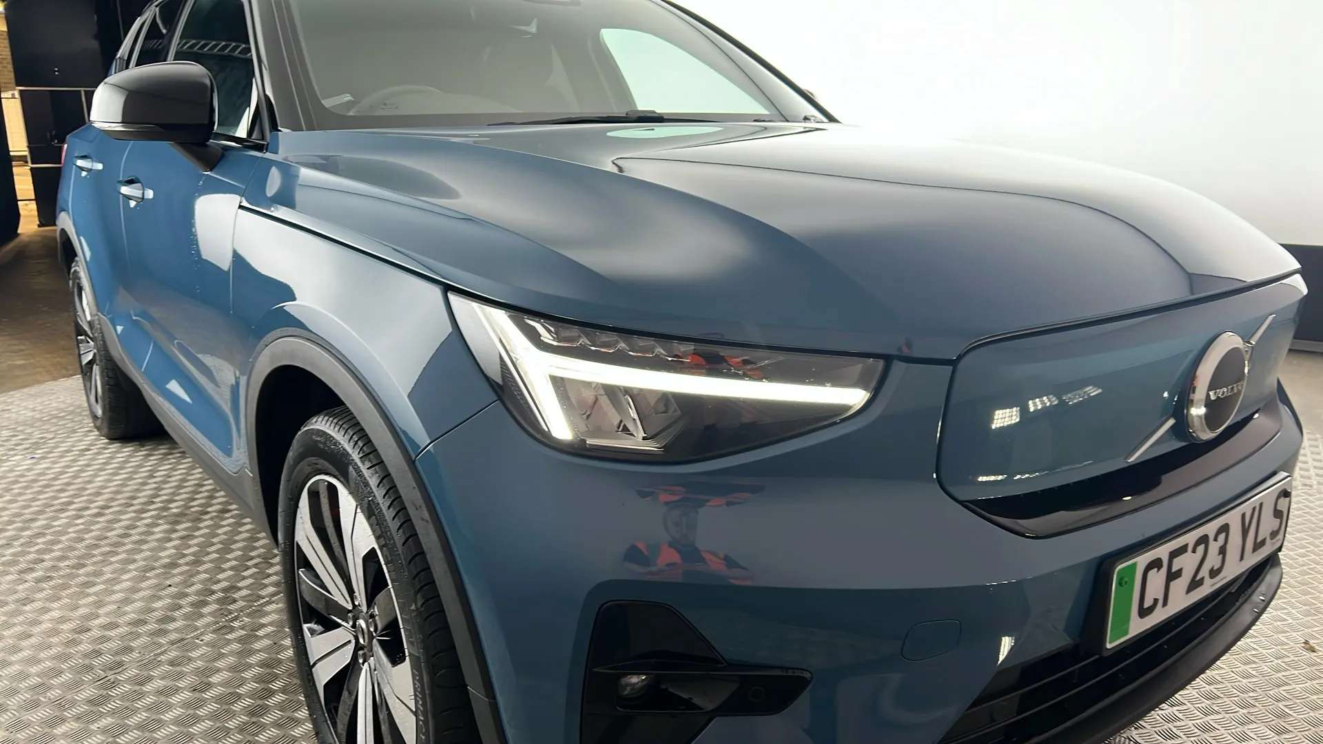 2023 VOLVO XC40 2023 VOLVO XC40