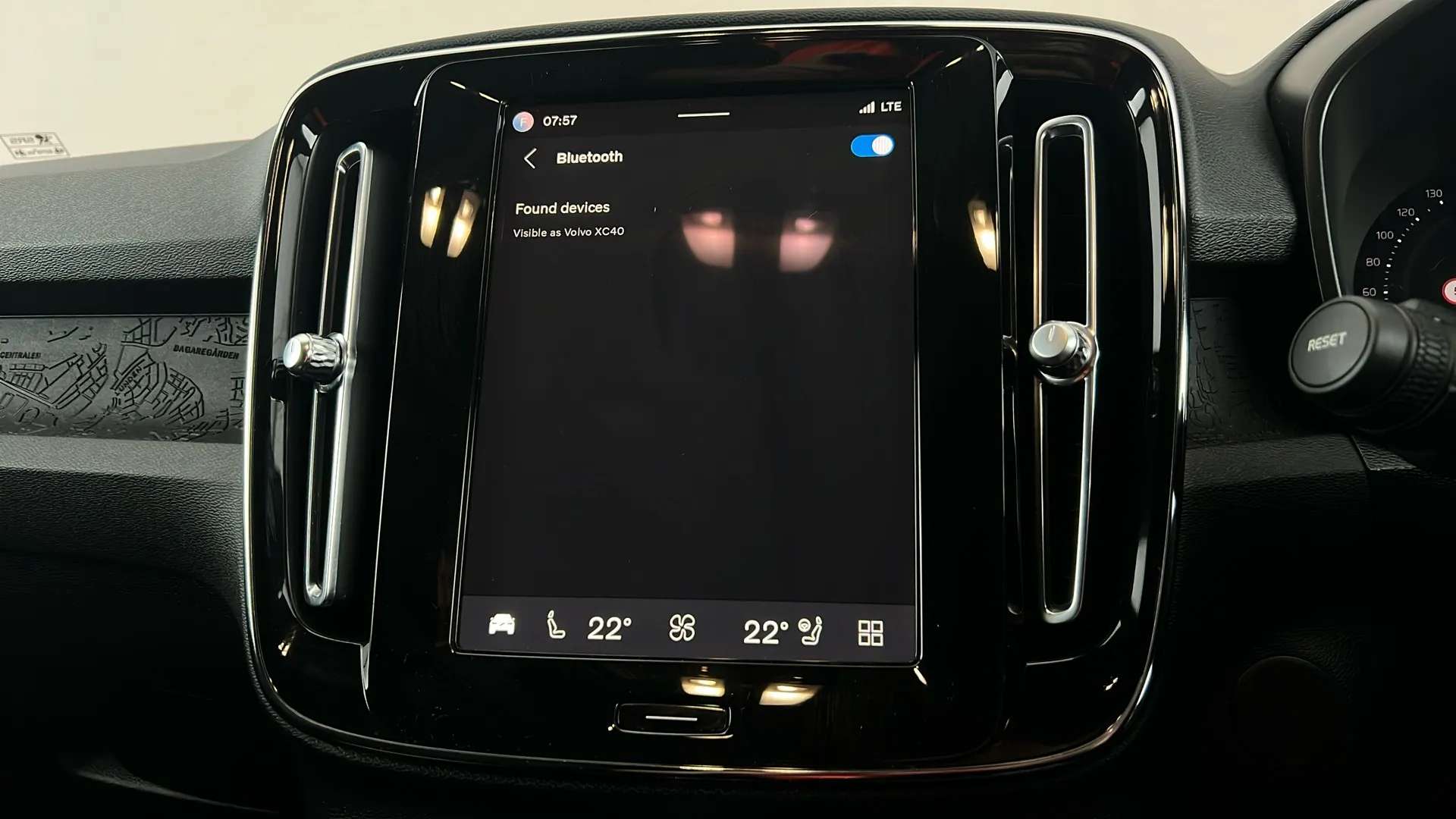 2023 VOLVO XC40 2023 VOLVO XC40