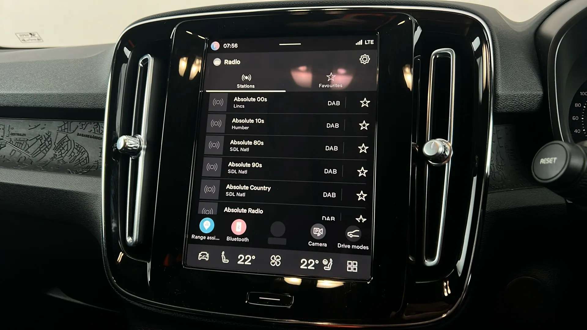 2023 VOLVO XC40 2023 VOLVO XC40