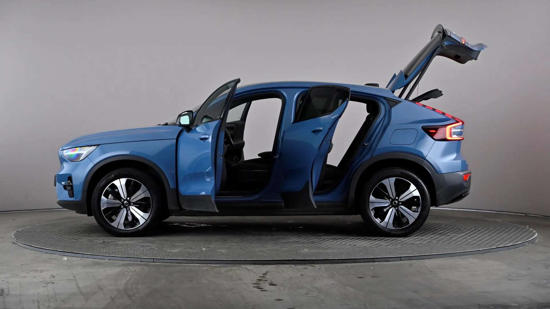 2023 VOLVO C40 2023 VOLVO C40
