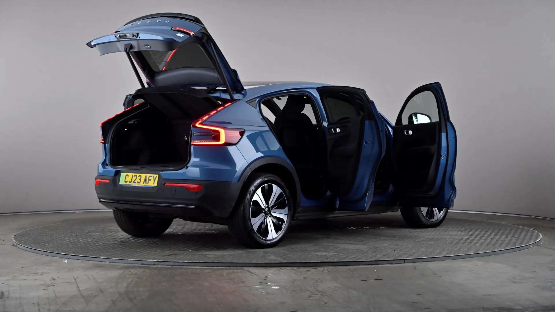 2023 VOLVO C40 2023 VOLVO C40